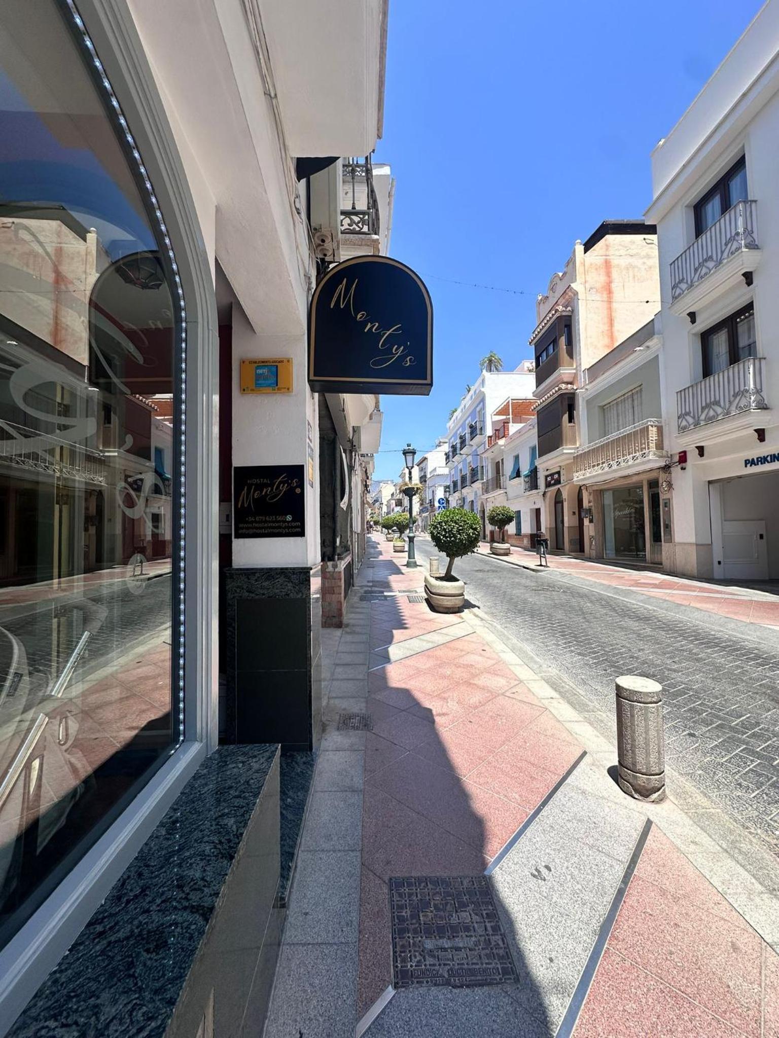 Hostal Montys