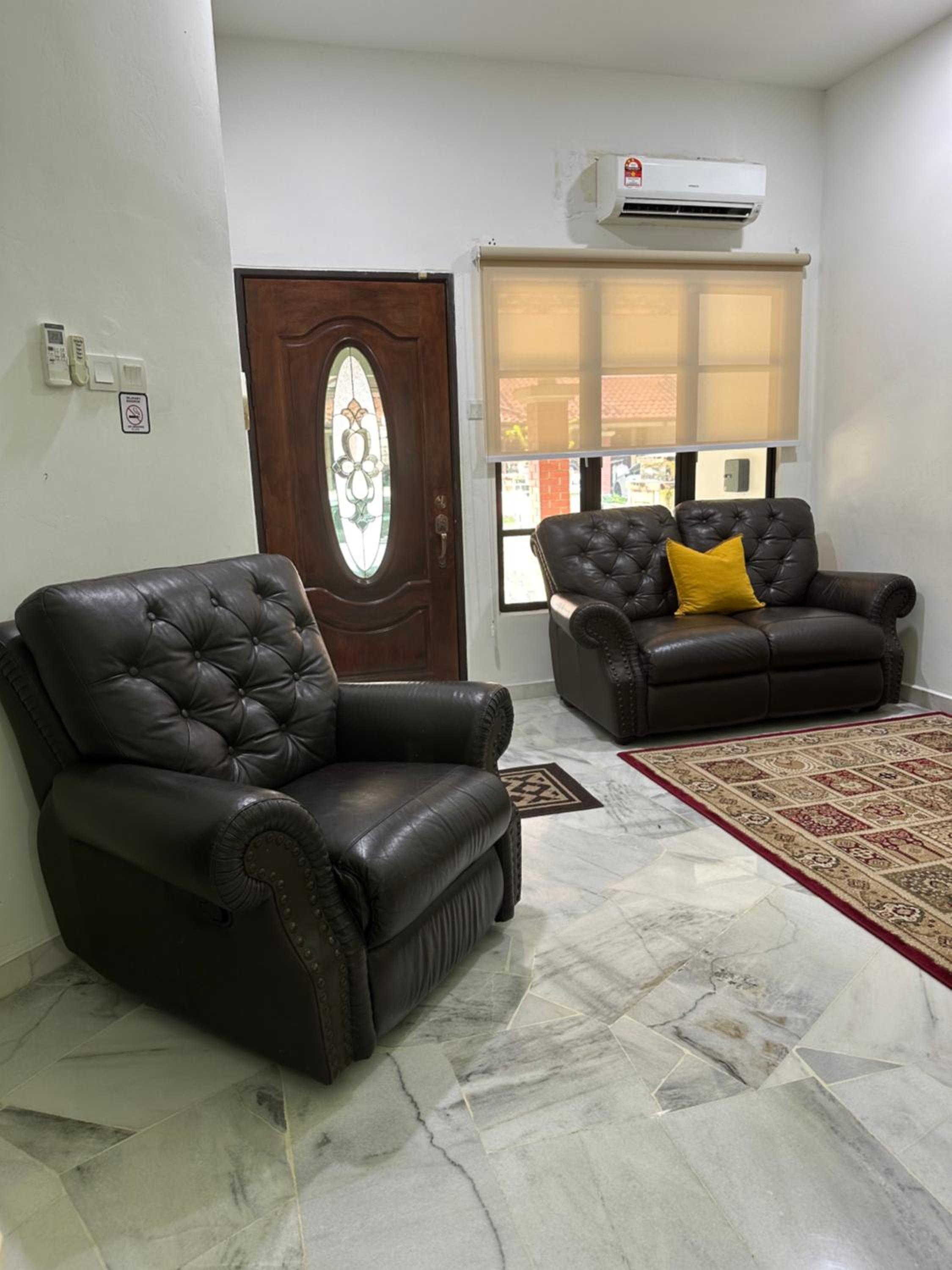 Desa Damai Homestay fully air cond and self check in #7 pax