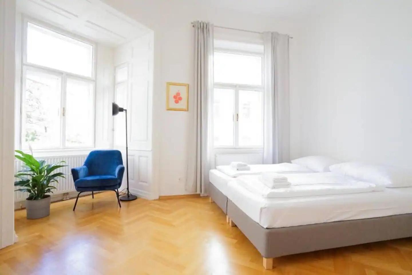 Large Apartment near AKH, 3 Min to Metro