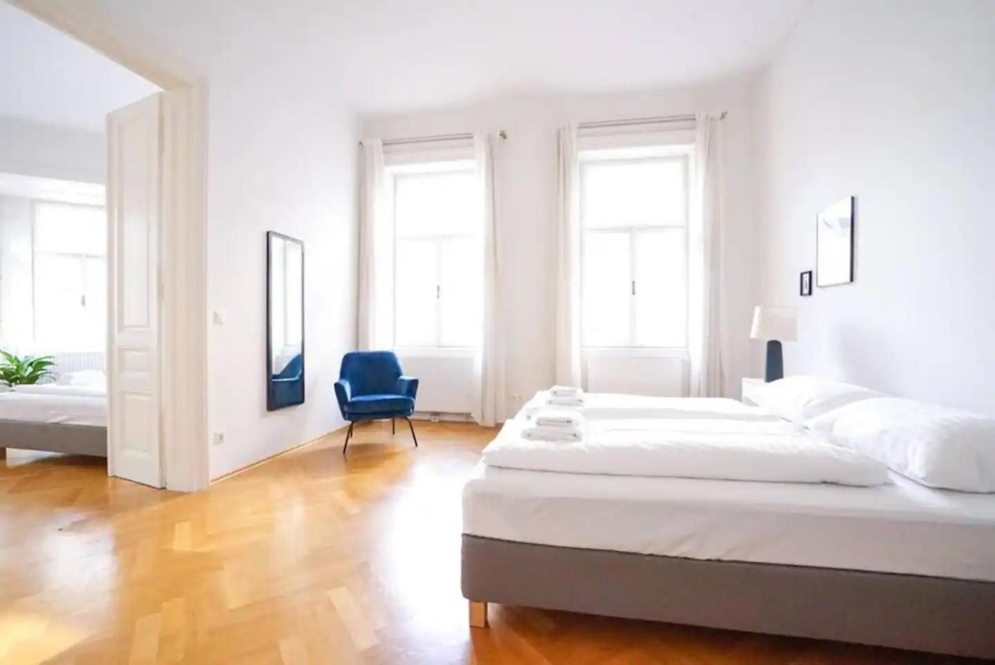 Large Apartment near AKH, 3 Min to Metro