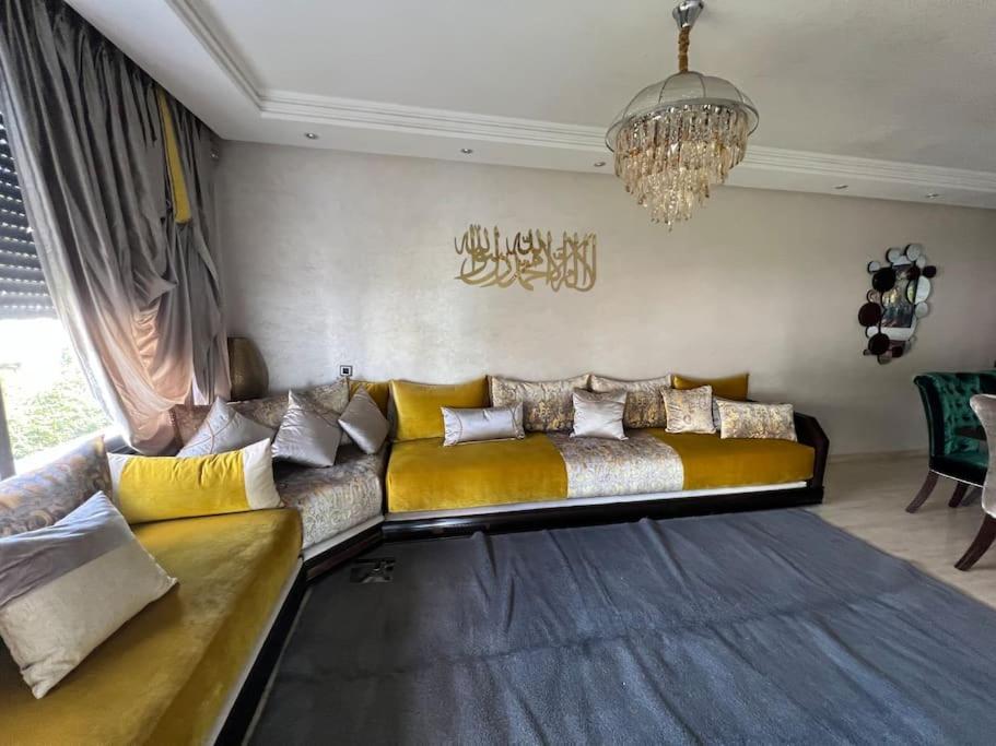 Plongez dans le luxe appartement avec piscine view 2
