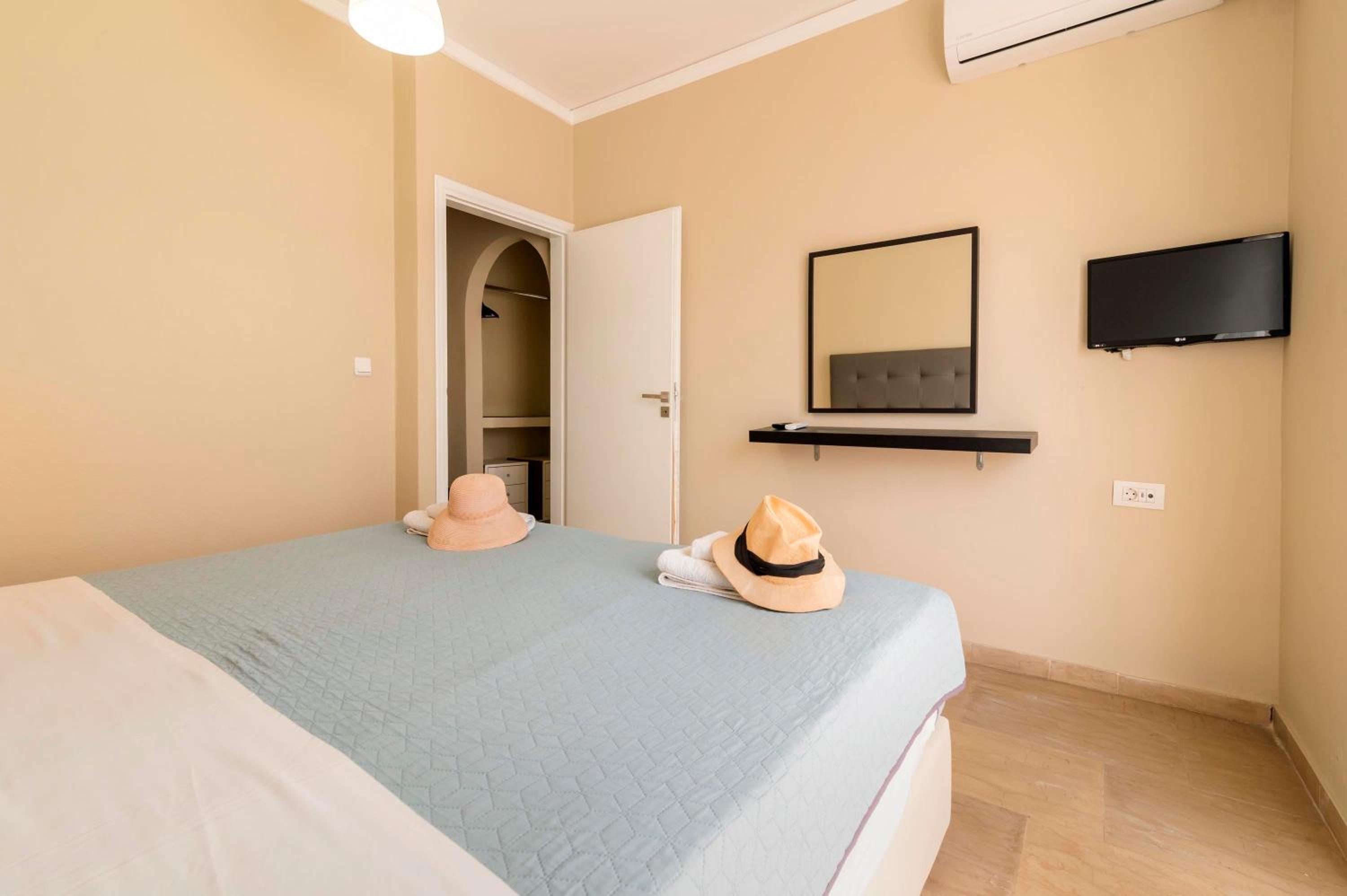 Lefka Hotel & Apartments — photo 36