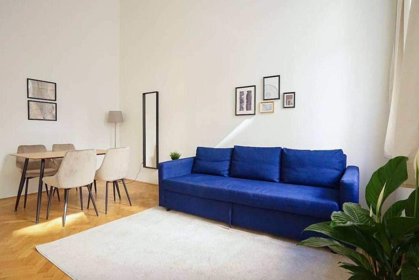 Large Apartment near AKH, 3 Min to Metro