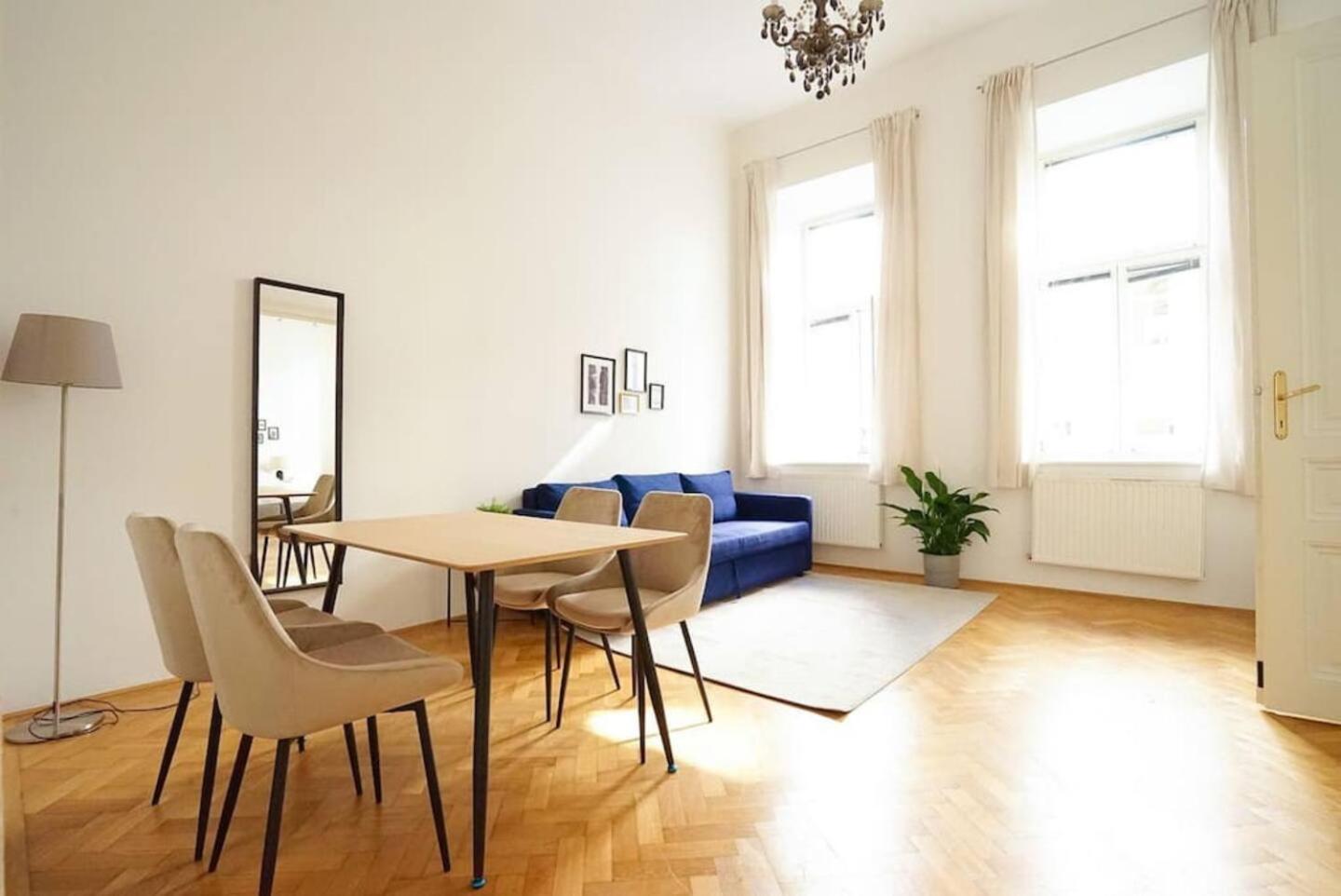 Large Apartment near AKH, 3 Min to Metro
