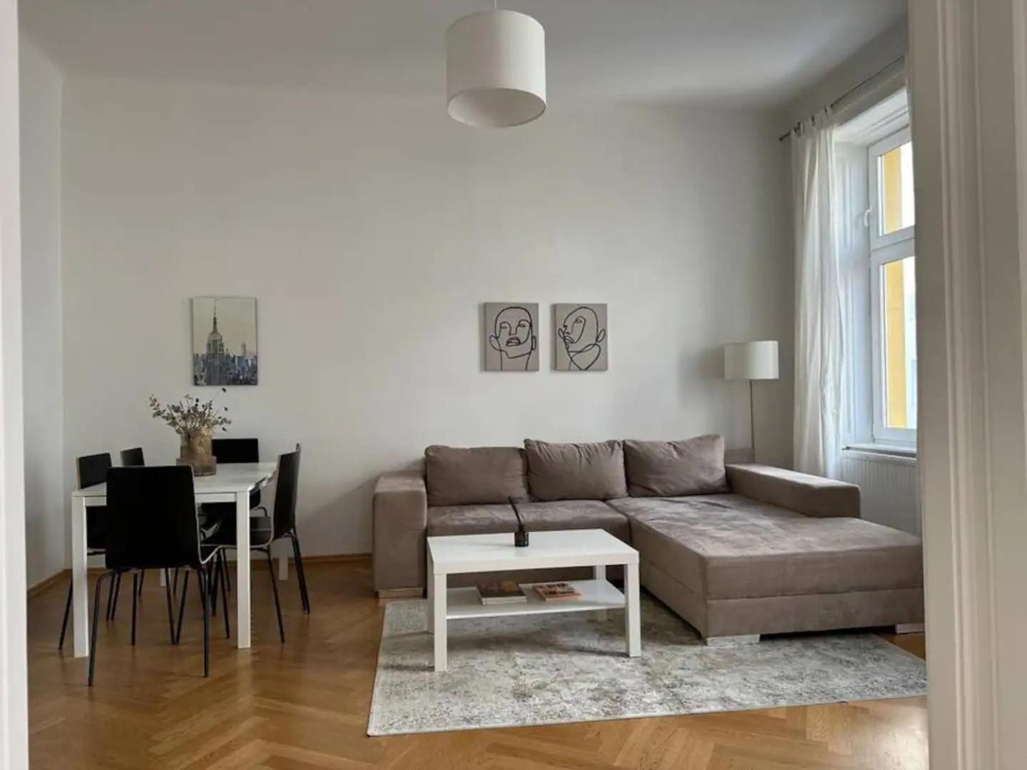 Large Apartment near AKH, 3 Min to Metro