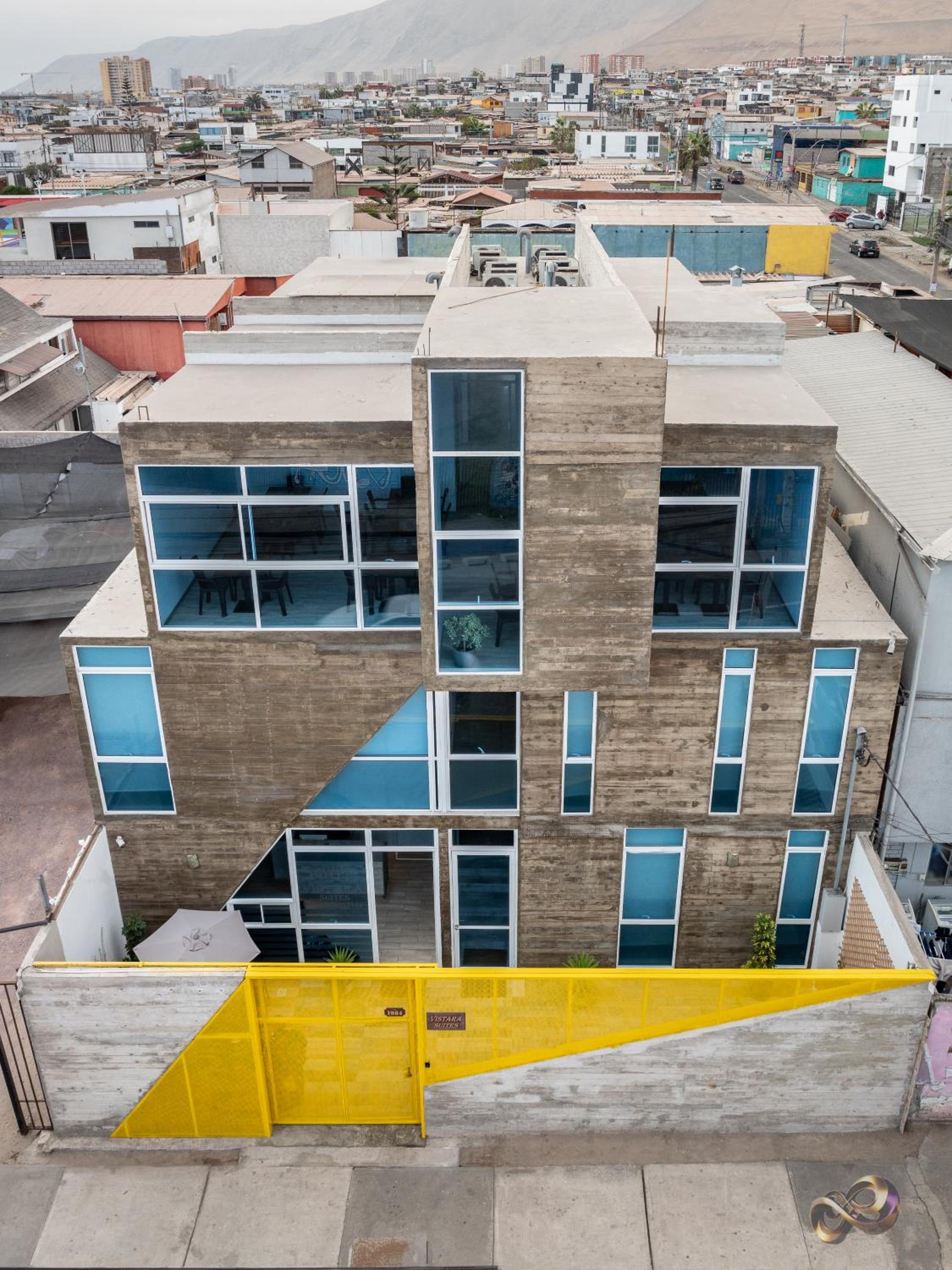 Hotel Vistara Suites - Image 1