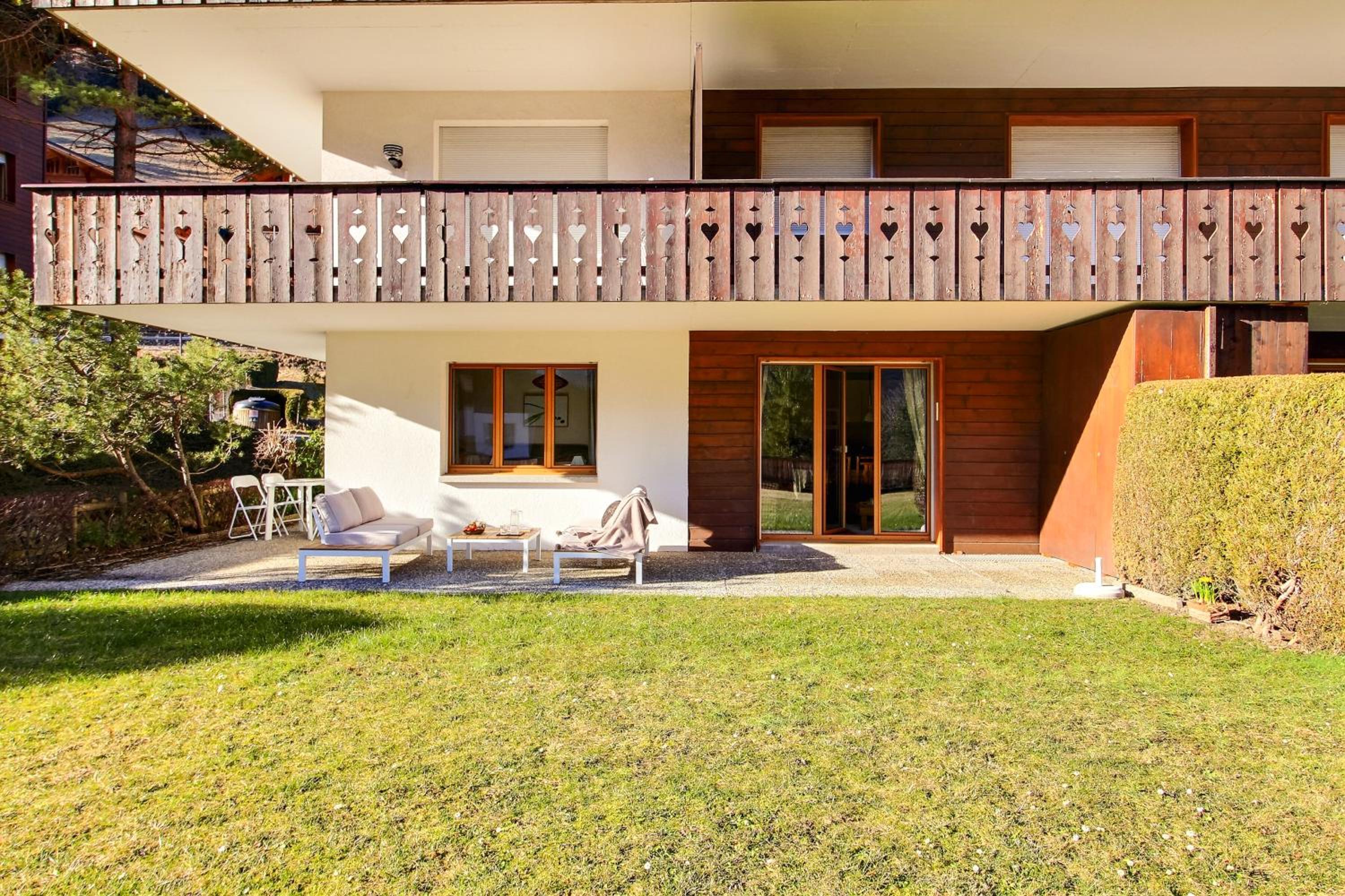 Tranquil location, terrace & relaxation