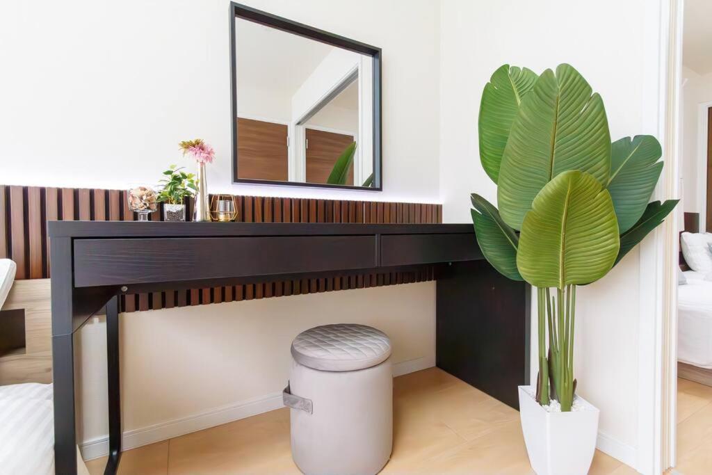 KOKO House-Free Parking-