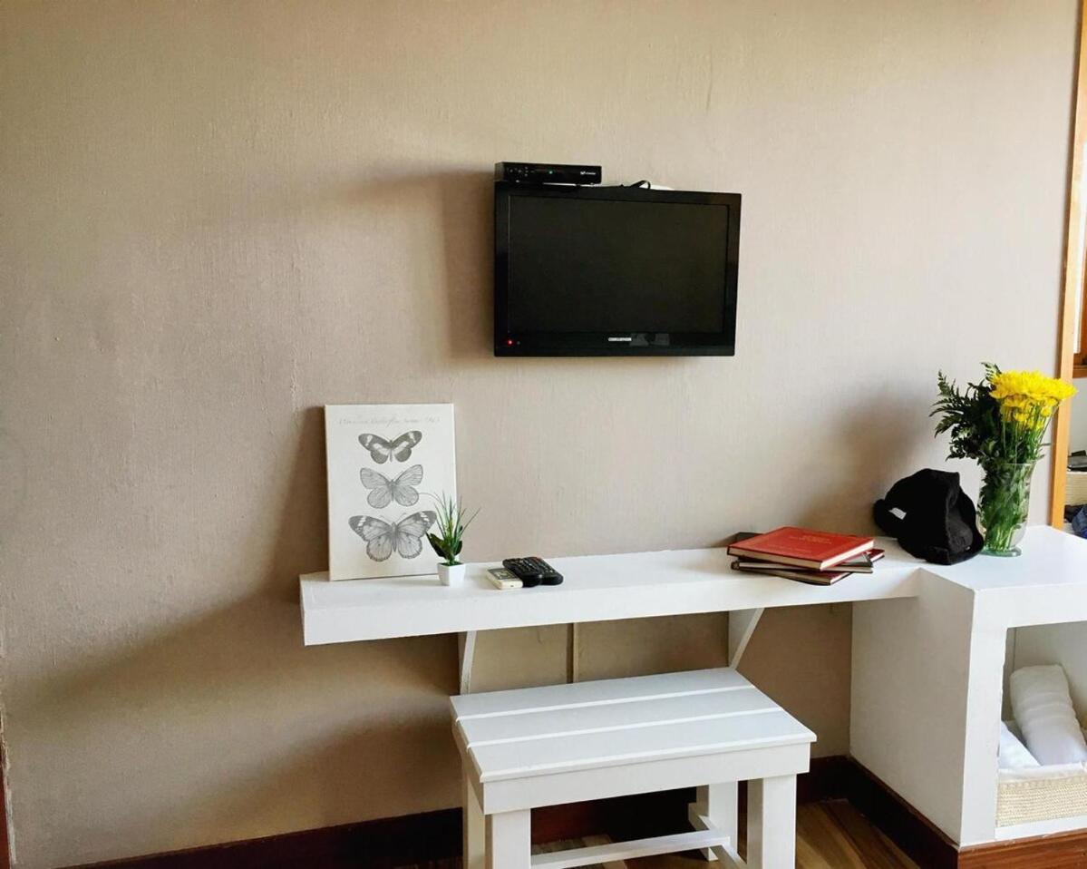 NEW Great Triplex 2BR W jacuzzi and 3 terraces