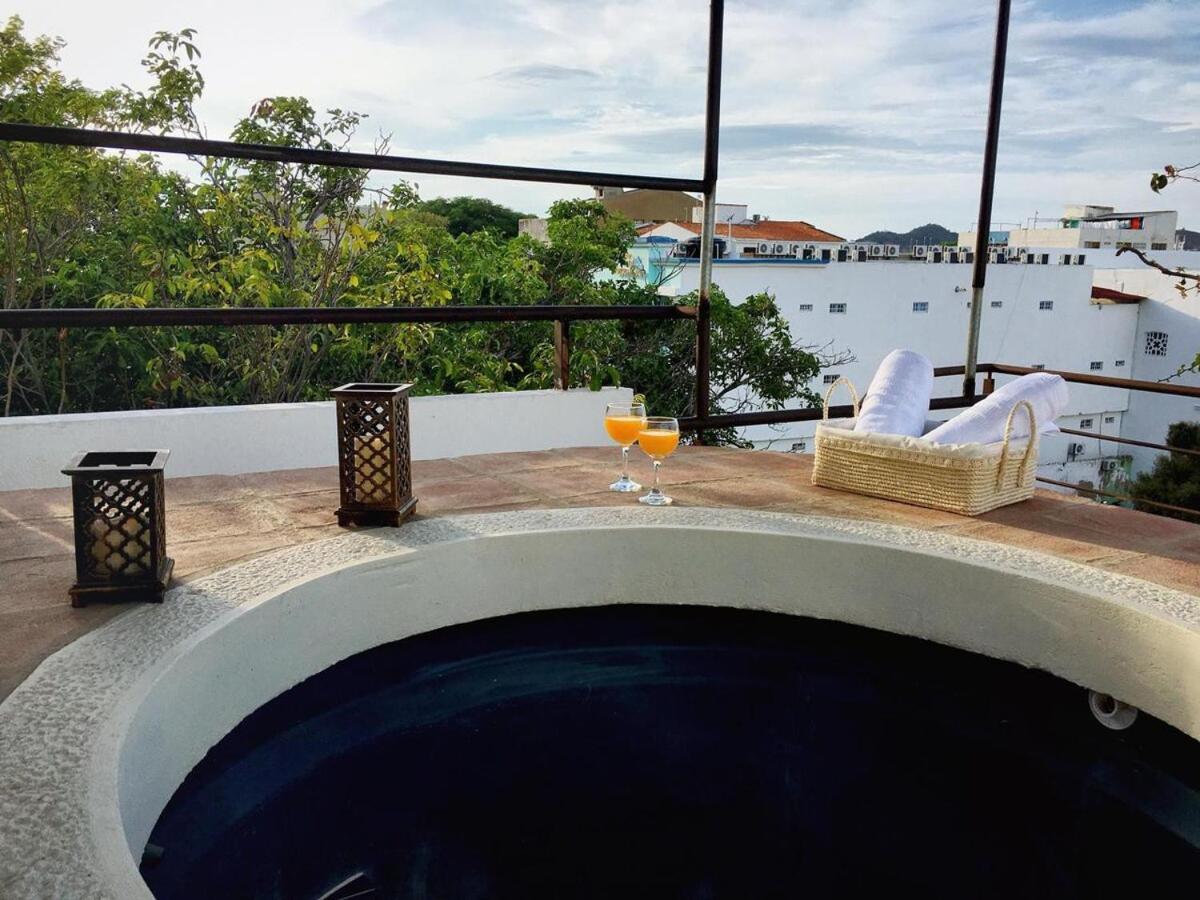 NEW Great Triplex 2BR W jacuzzi and 3 terraces