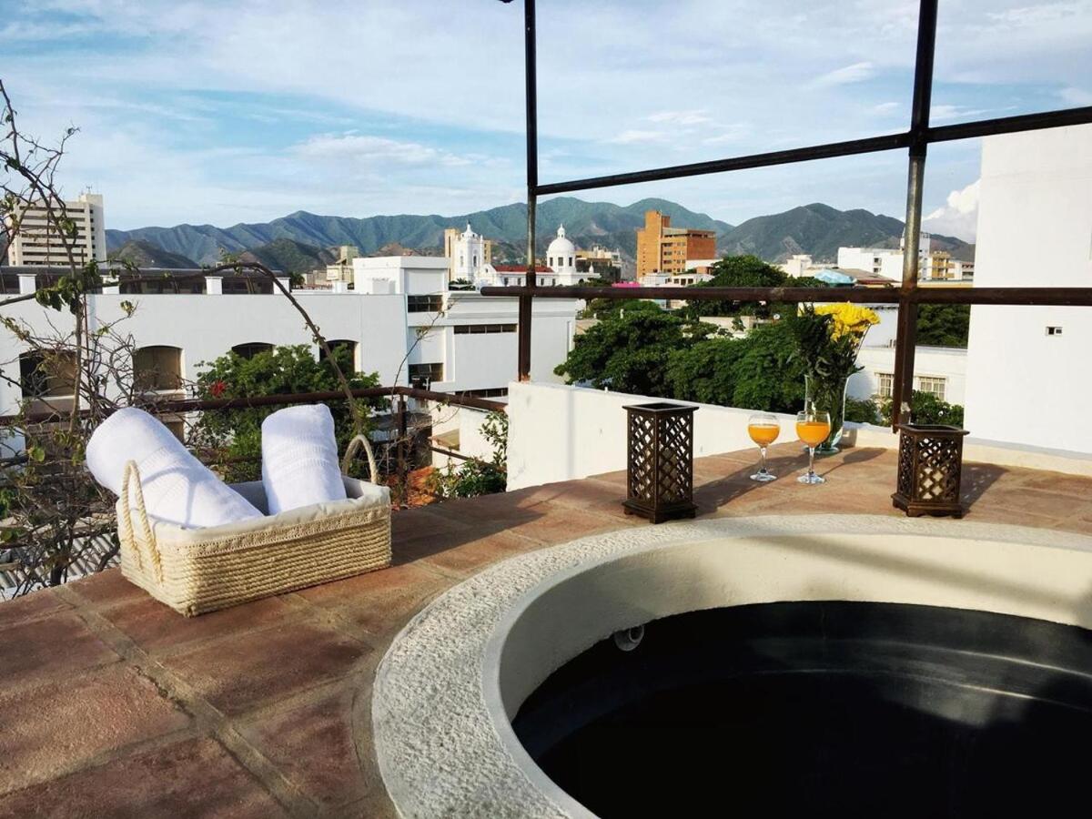 NEW Great Triplex 2BR W jacuzzi and 3 terraces