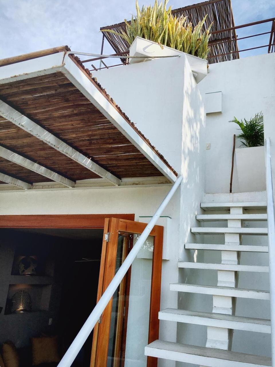 NEW Great Triplex 2BR W jacuzzi and 3 terraces