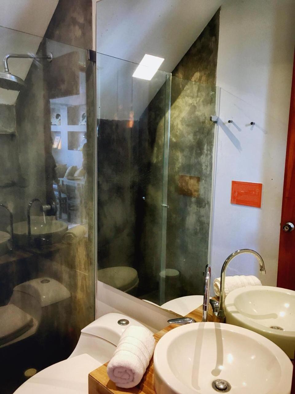 NEW Great Triplex 2BR W jacuzzi and 3 terraces