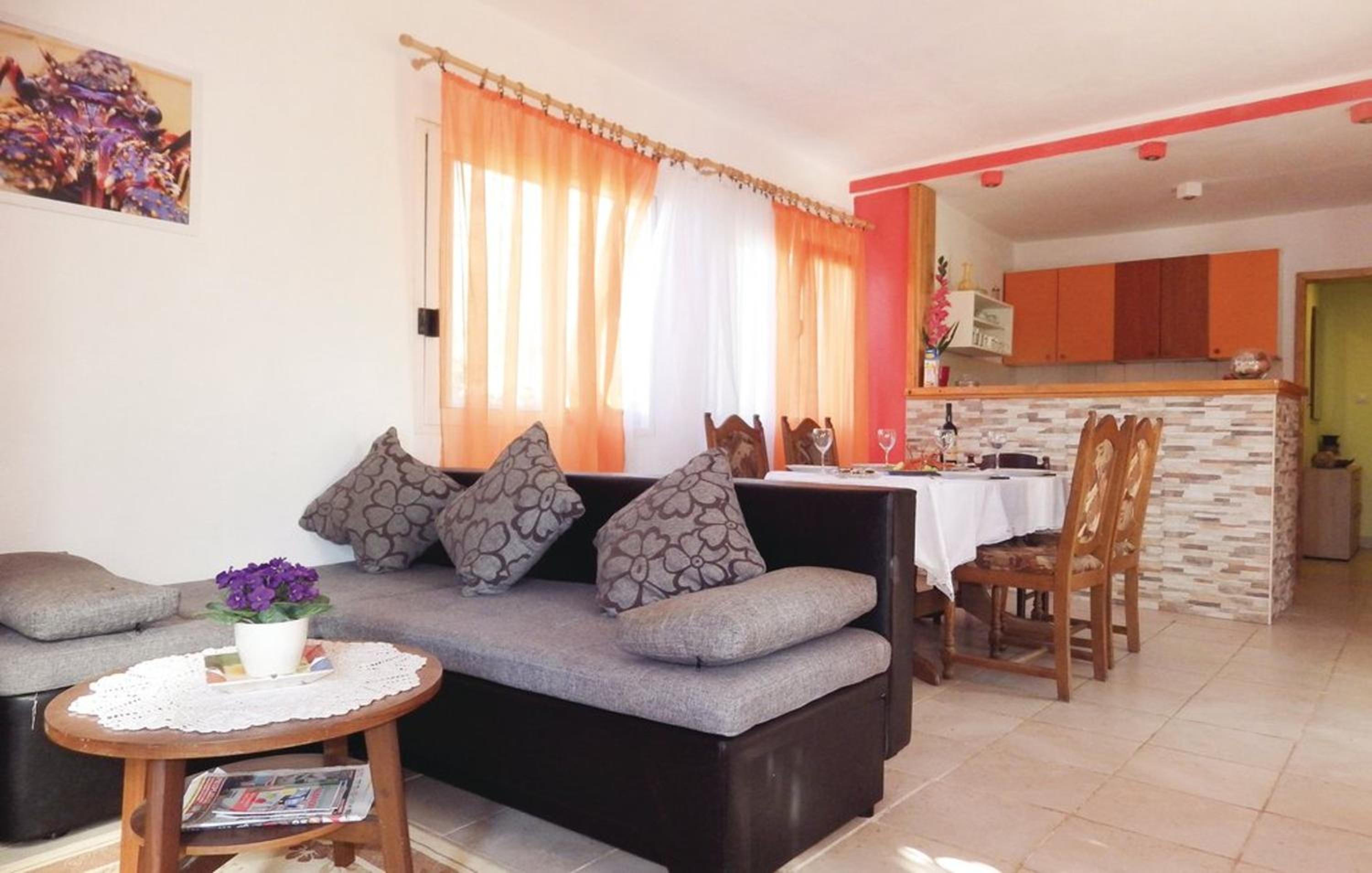 Charming house with sea view in Potirna, garden