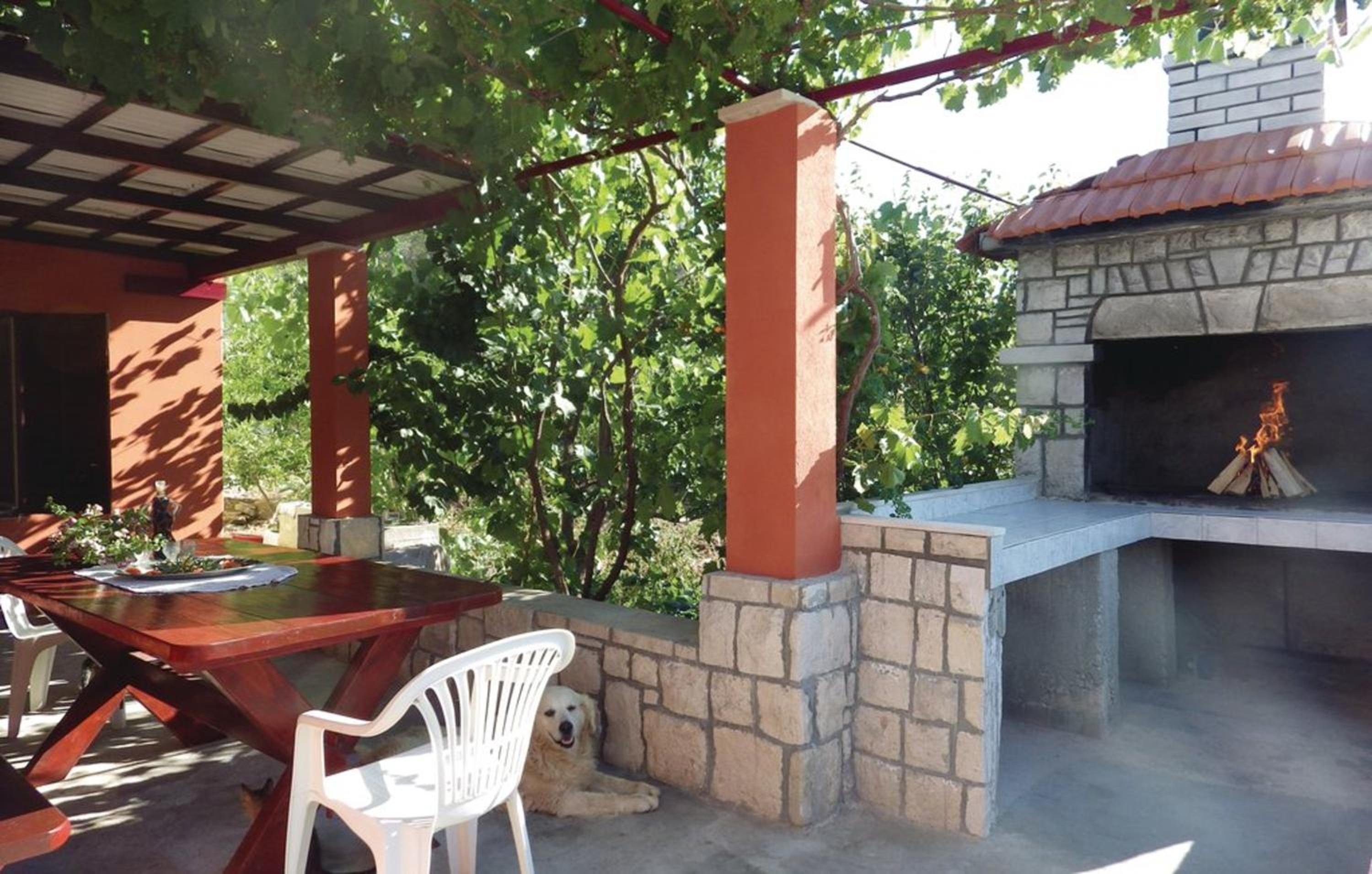 Charming house with sea view in Potirna, garden