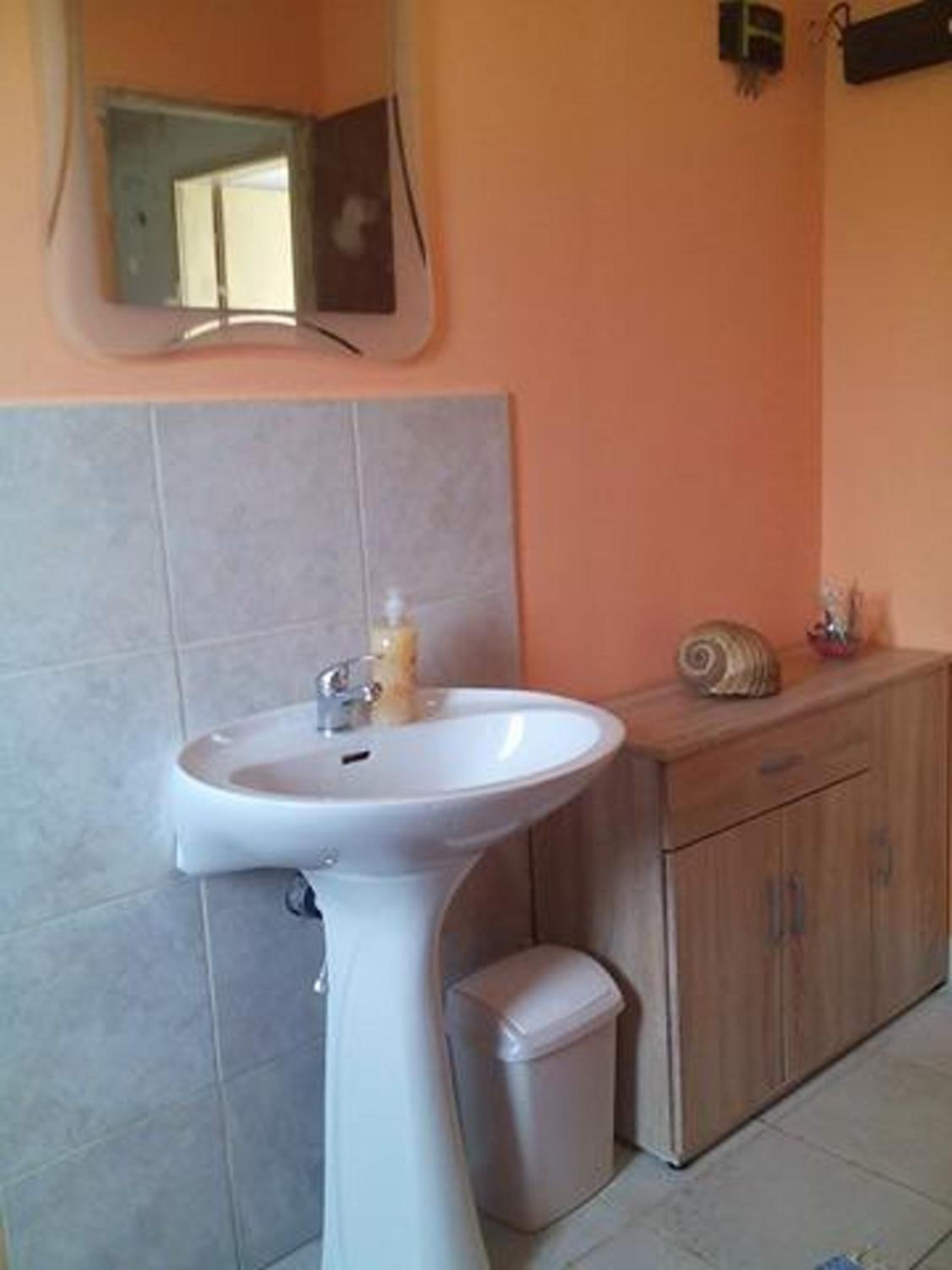 Charming house with sea view in Potirna, garden