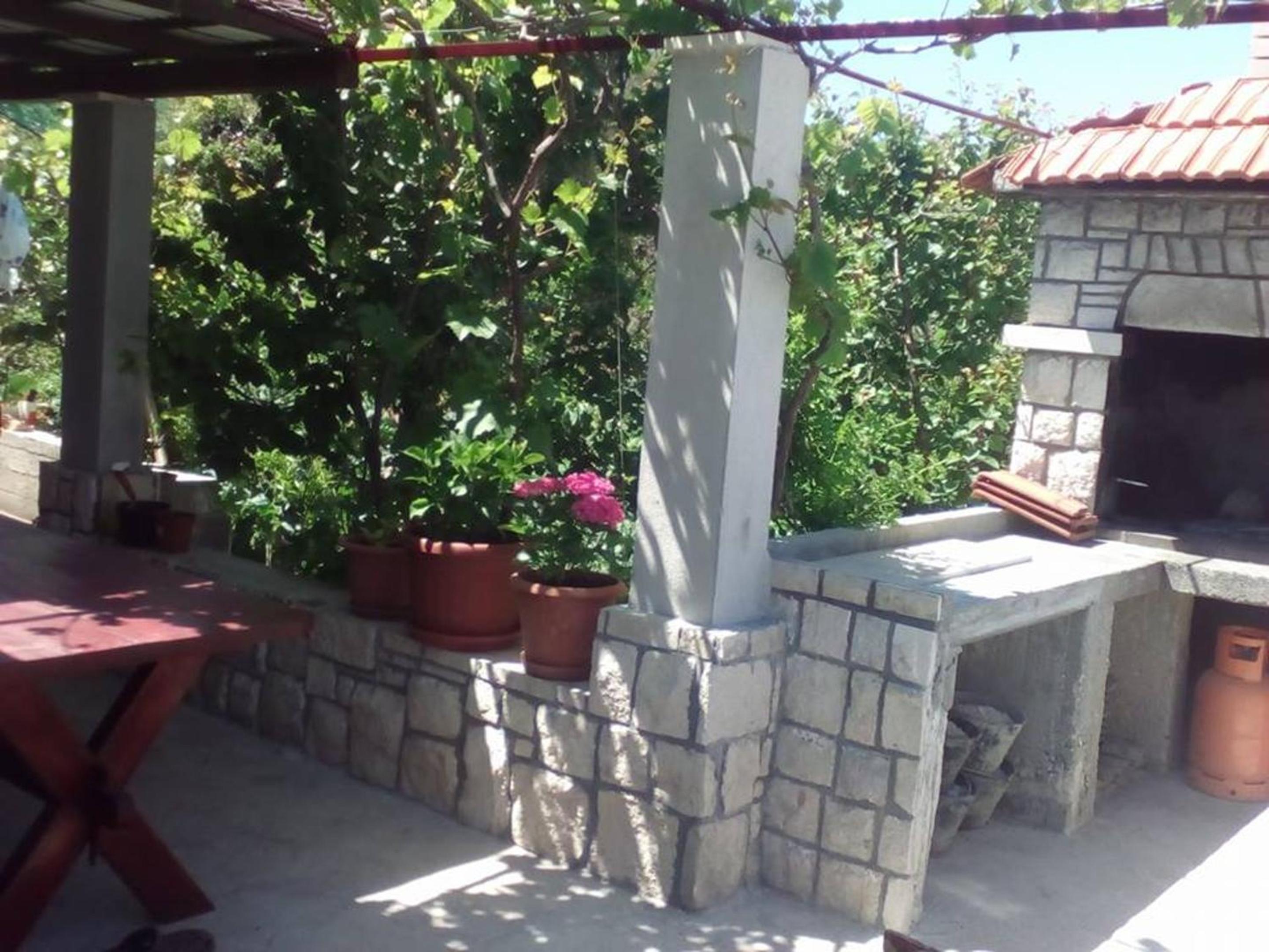 Charming house with sea view in Potirna, garden