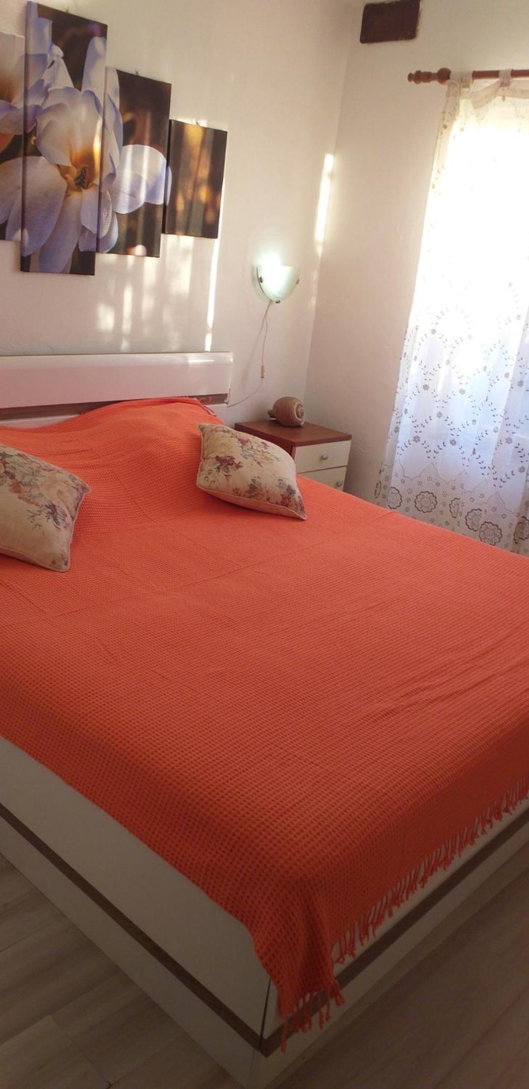 Charming house with sea view in Potirna, garden