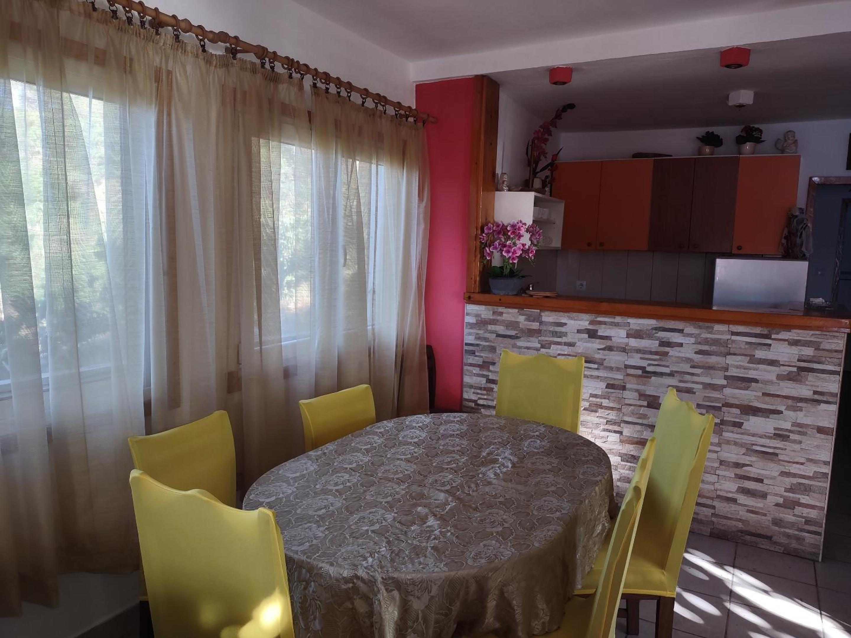 Charming house with sea view in Potirna, garden