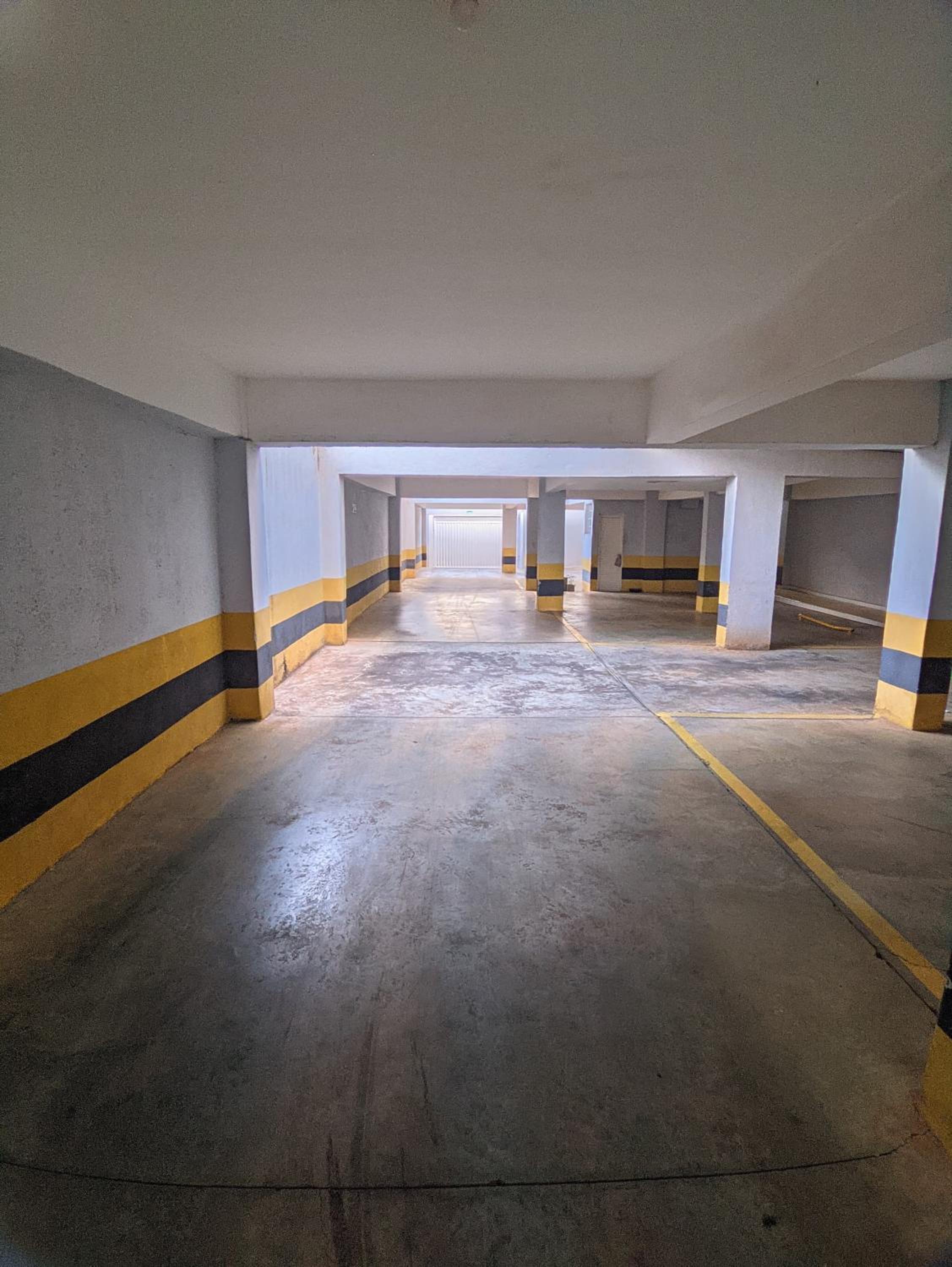 Quarto em Apto Compartilhado Bem Localizado AP 204