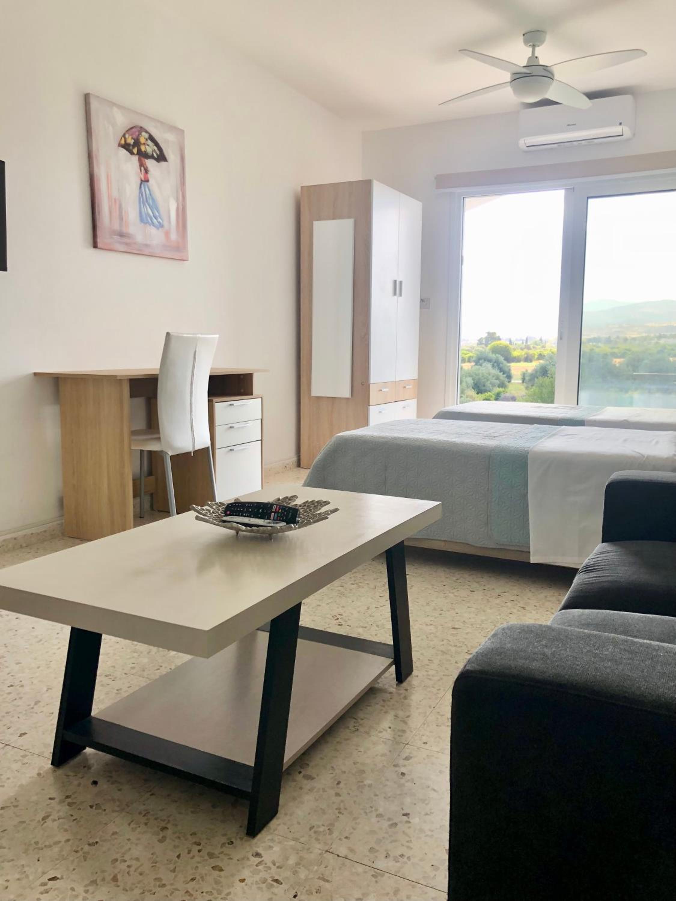 White House studio with sea view and parking