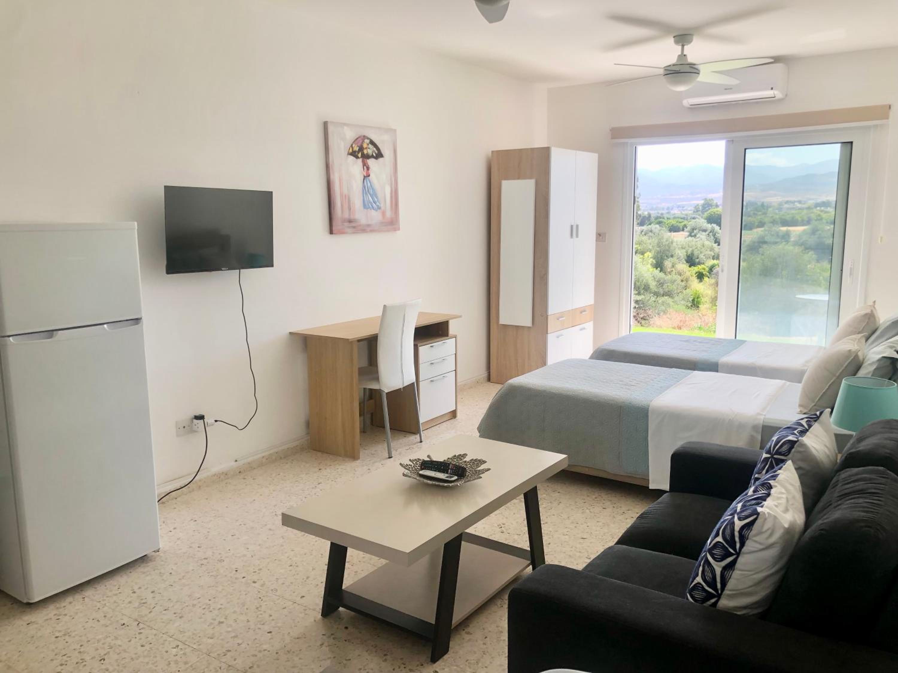 White House studio with sea view and parking