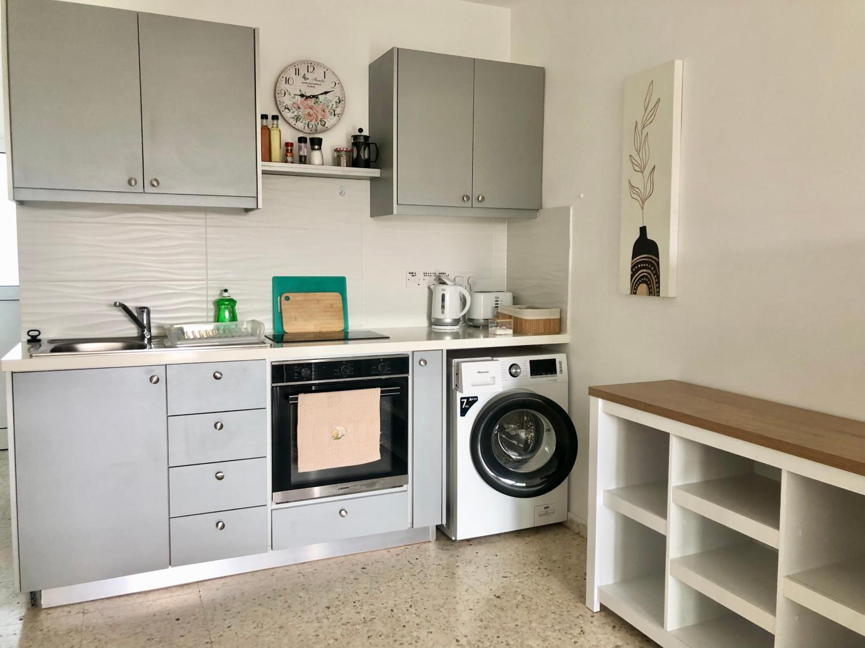 White House studio with sea view and parking