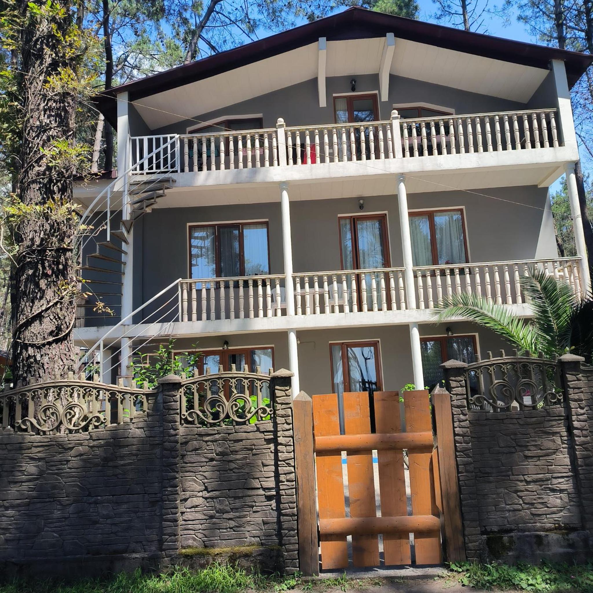 4 Bed Villa-Sleeps 8-Parking-Garden-Sea View view 4