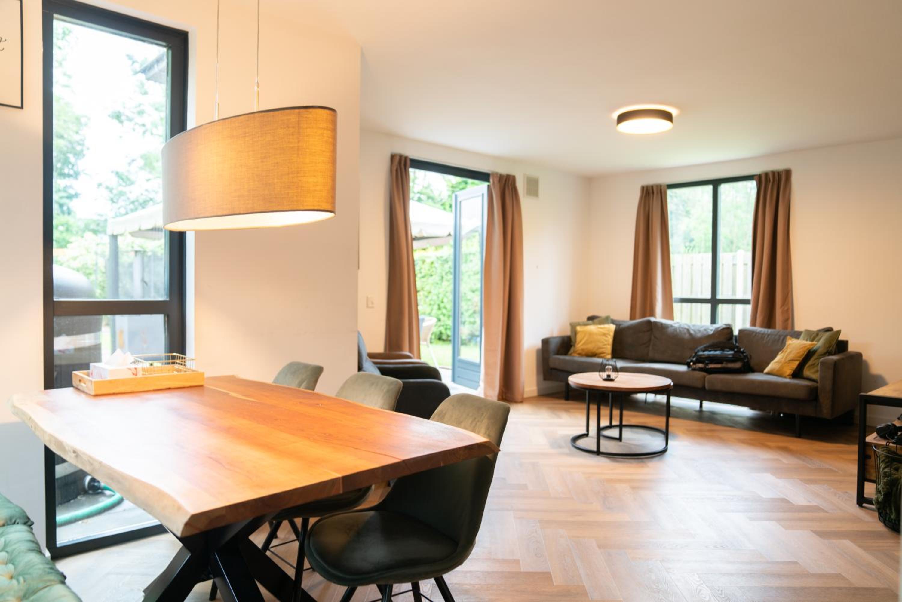Goldenescape 6P Vip huis met Royale tuin en hottub 110 view 2
