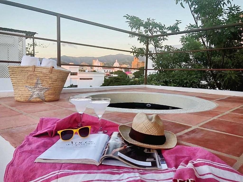 Great Triplex 2BD W jacuzzi and 2 terraces
