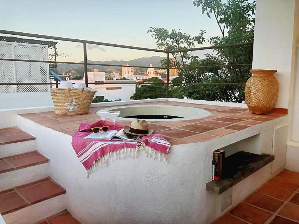 Great Triplex 2BD W jacuzzi and 2 terraces
