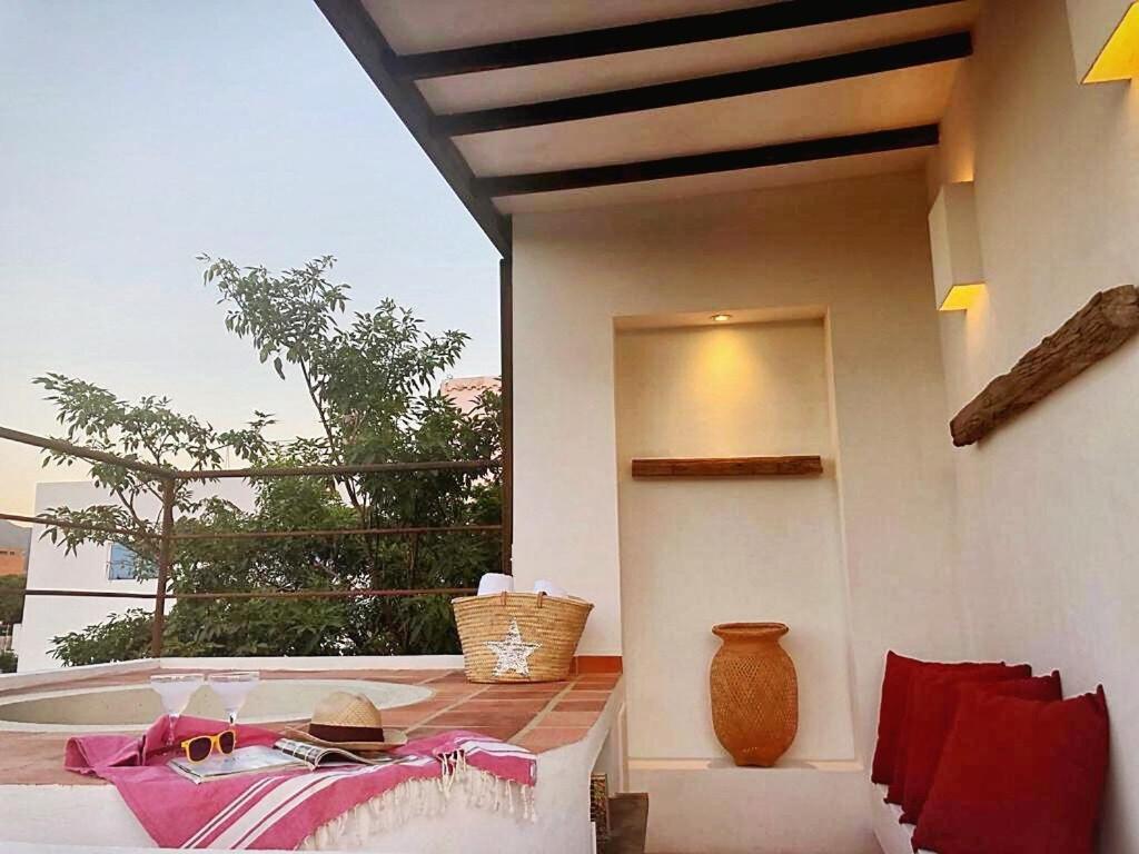 Great Triplex 2BD W jacuzzi and 2 terraces