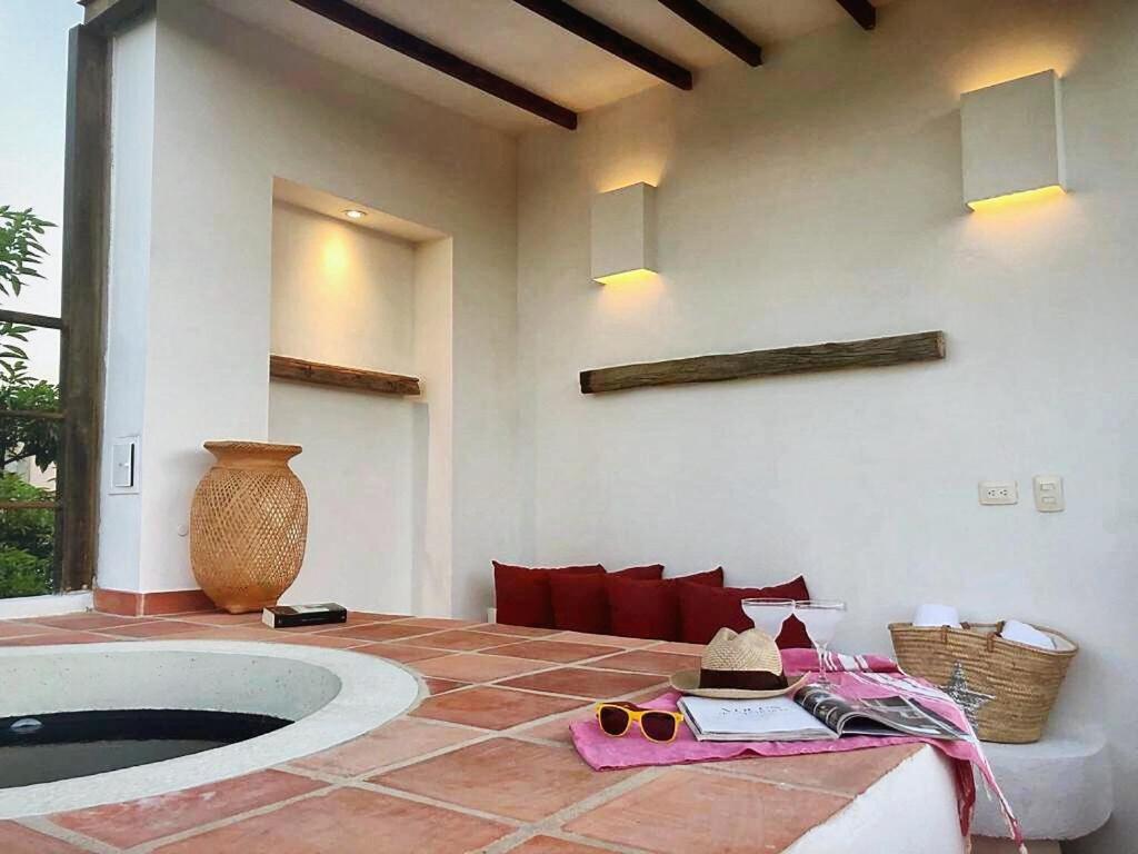 Great Triplex 2BD W jacuzzi and 2 terraces