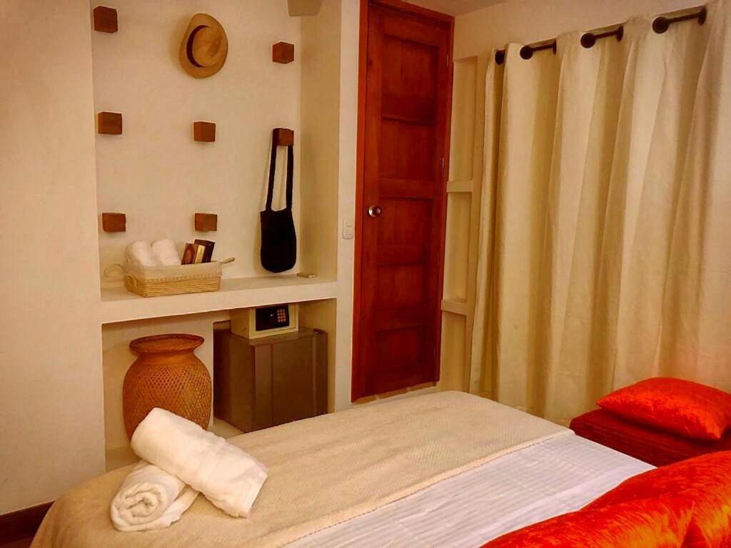 Great Triplex 2BD W jacuzzi and 2 terraces