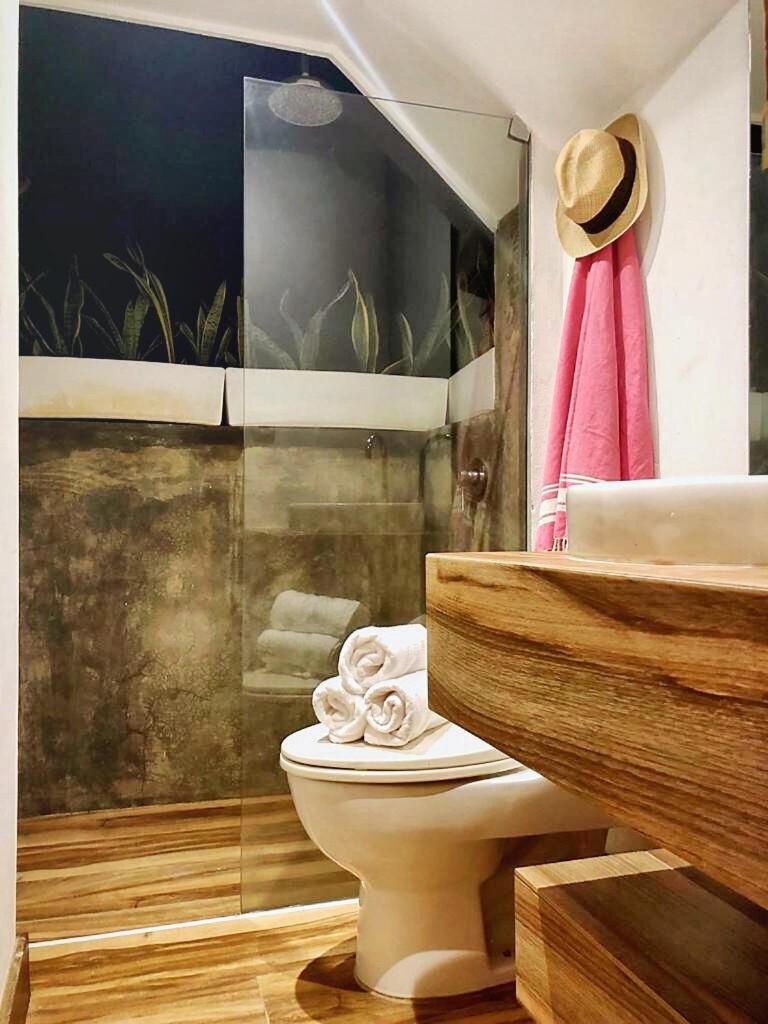 Great Triplex 2BD W jacuzzi and 2 terraces