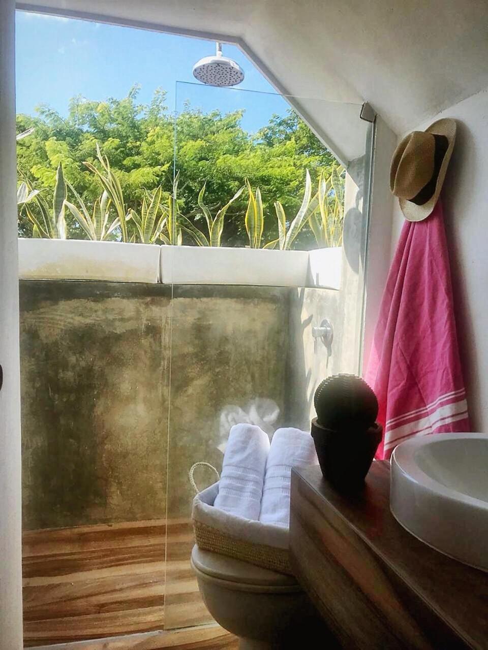 Great Triplex 2BD W jacuzzi and 2 terraces
