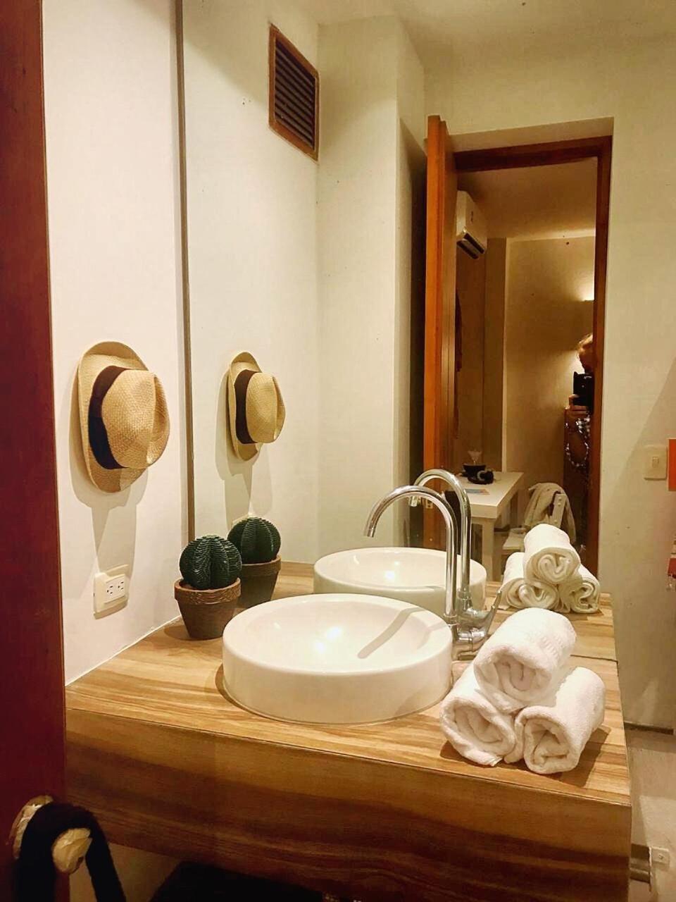 Great Triplex 2BD W jacuzzi and 2 terraces