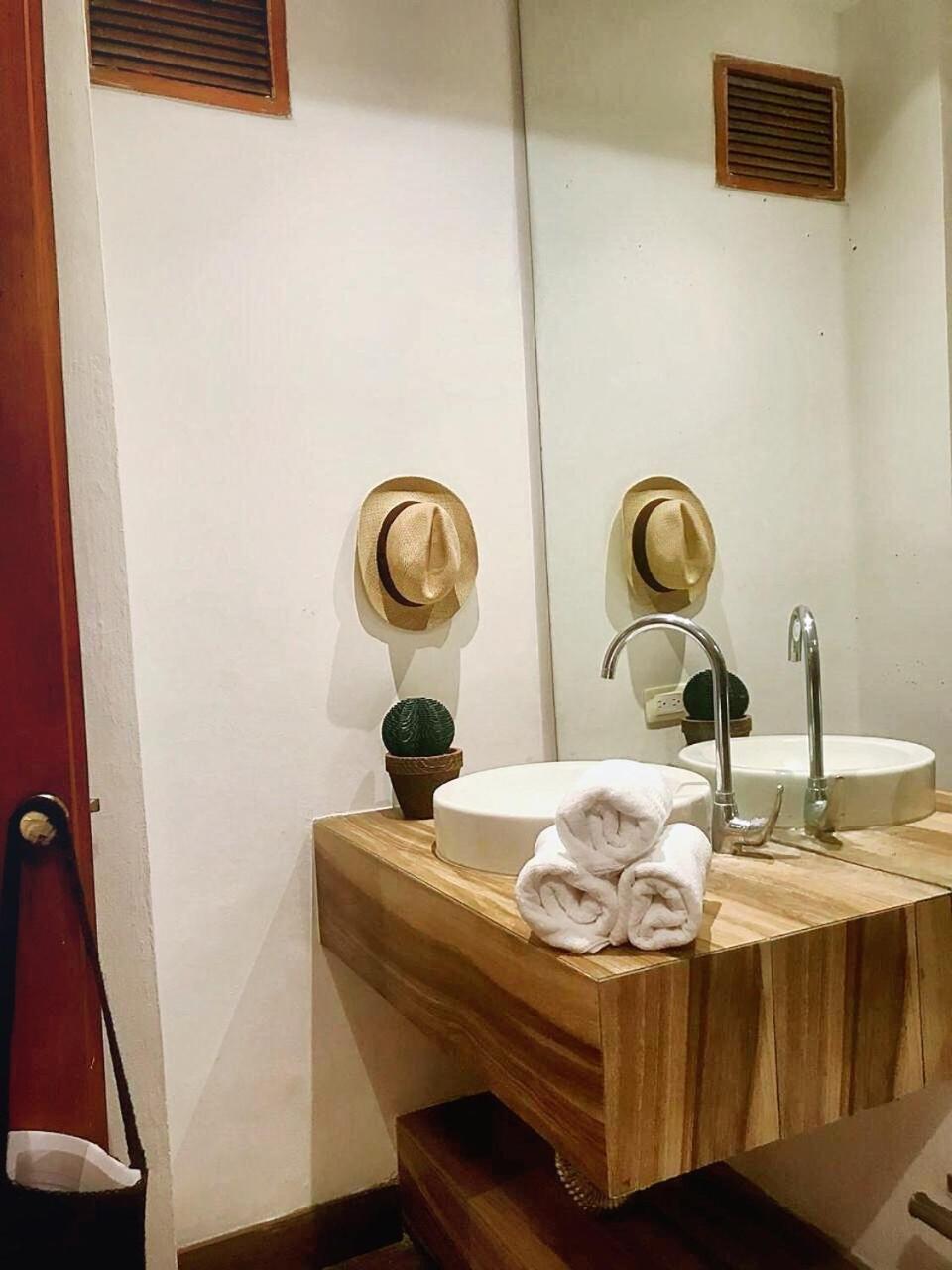 Great Triplex 2BD W jacuzzi and 2 terraces