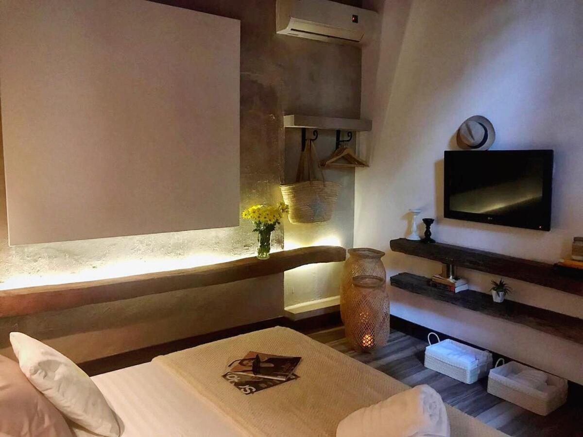 NEW Breathtaking 2BR private pool at the center