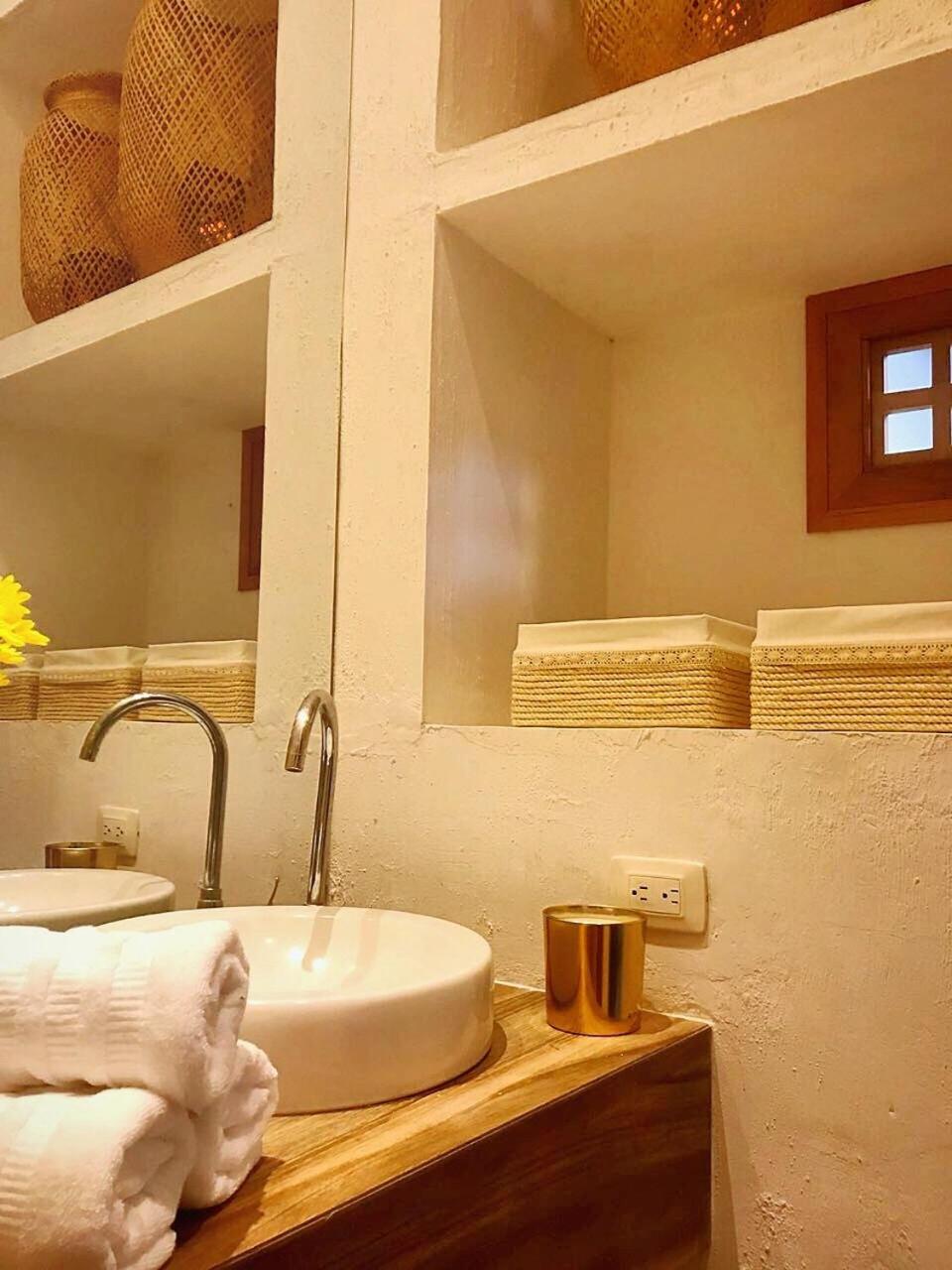 NEW Breathtaking 2BR private pool at the center