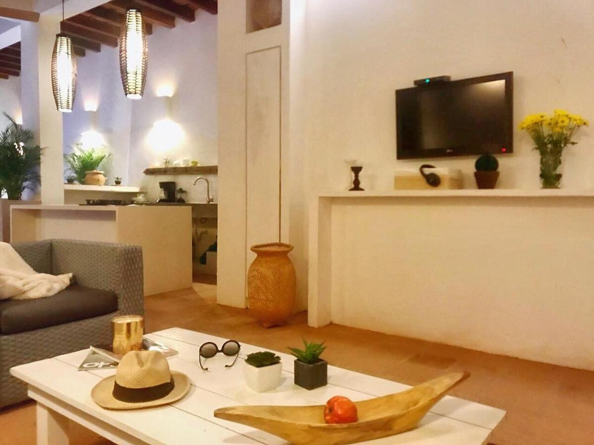NEW Breathtaking 2BR private pool at the center