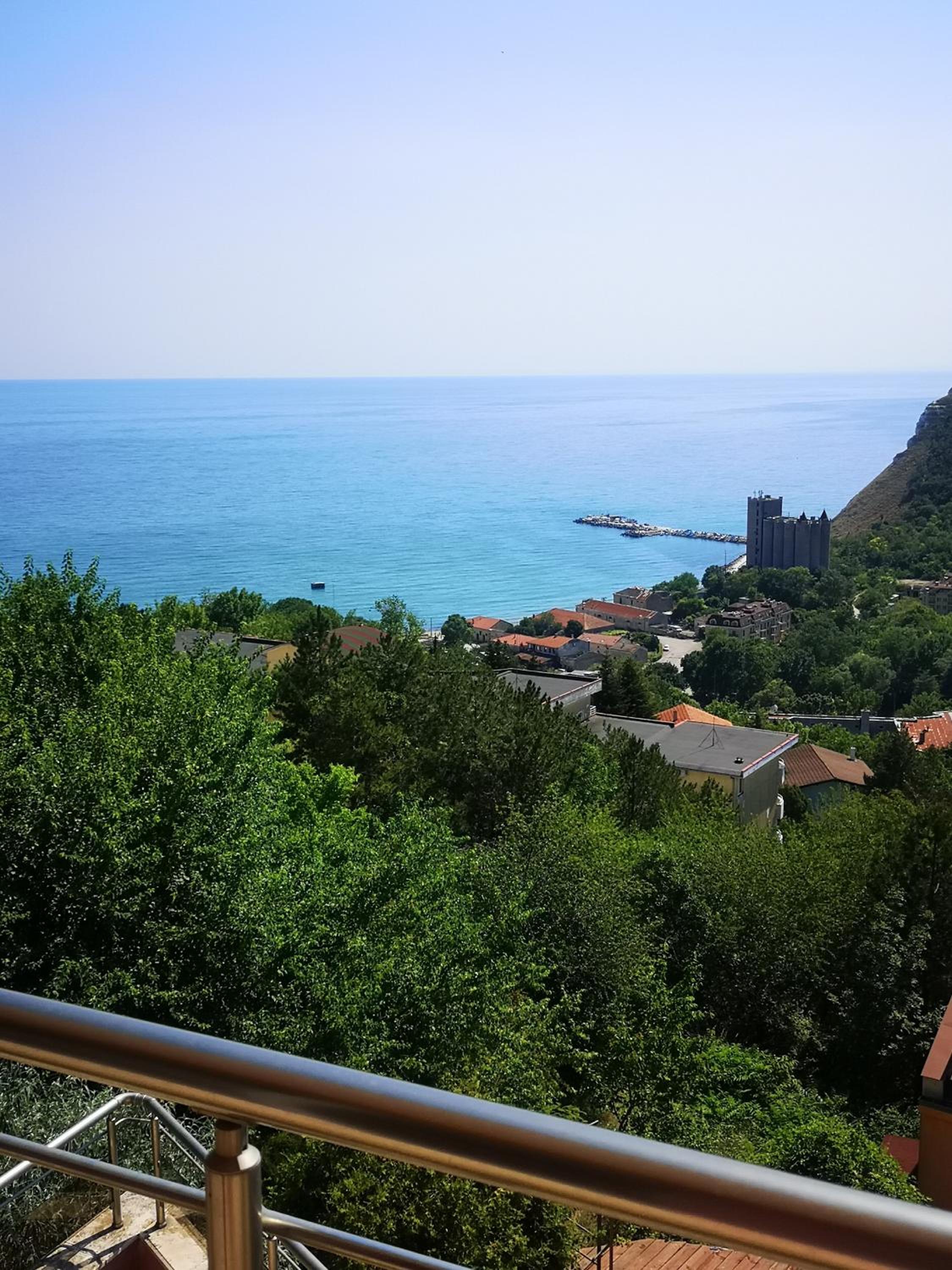 Seaview apartment complex Karia12