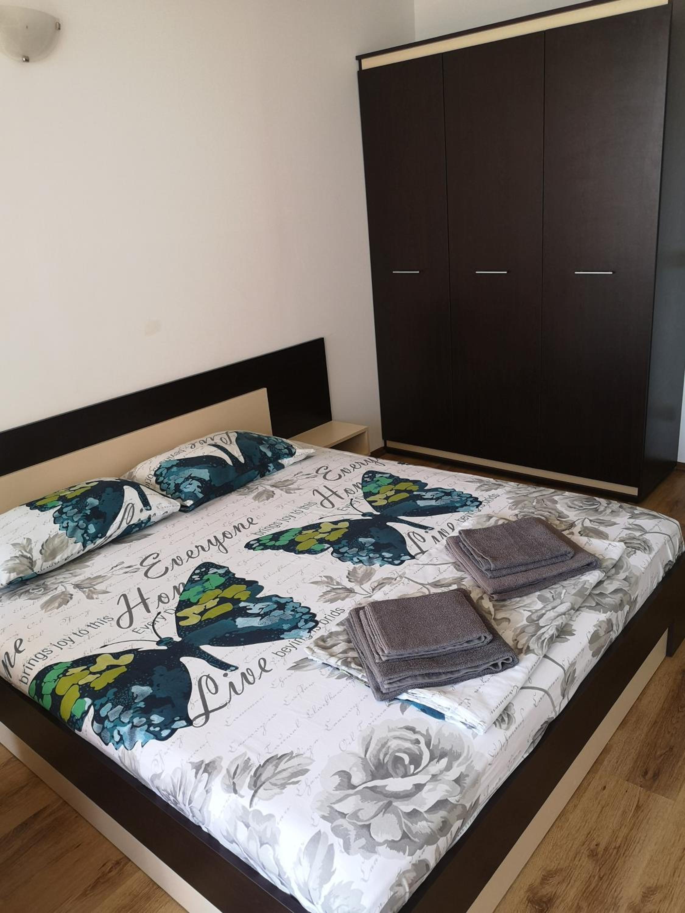 Seaview apartment complex Karia12
