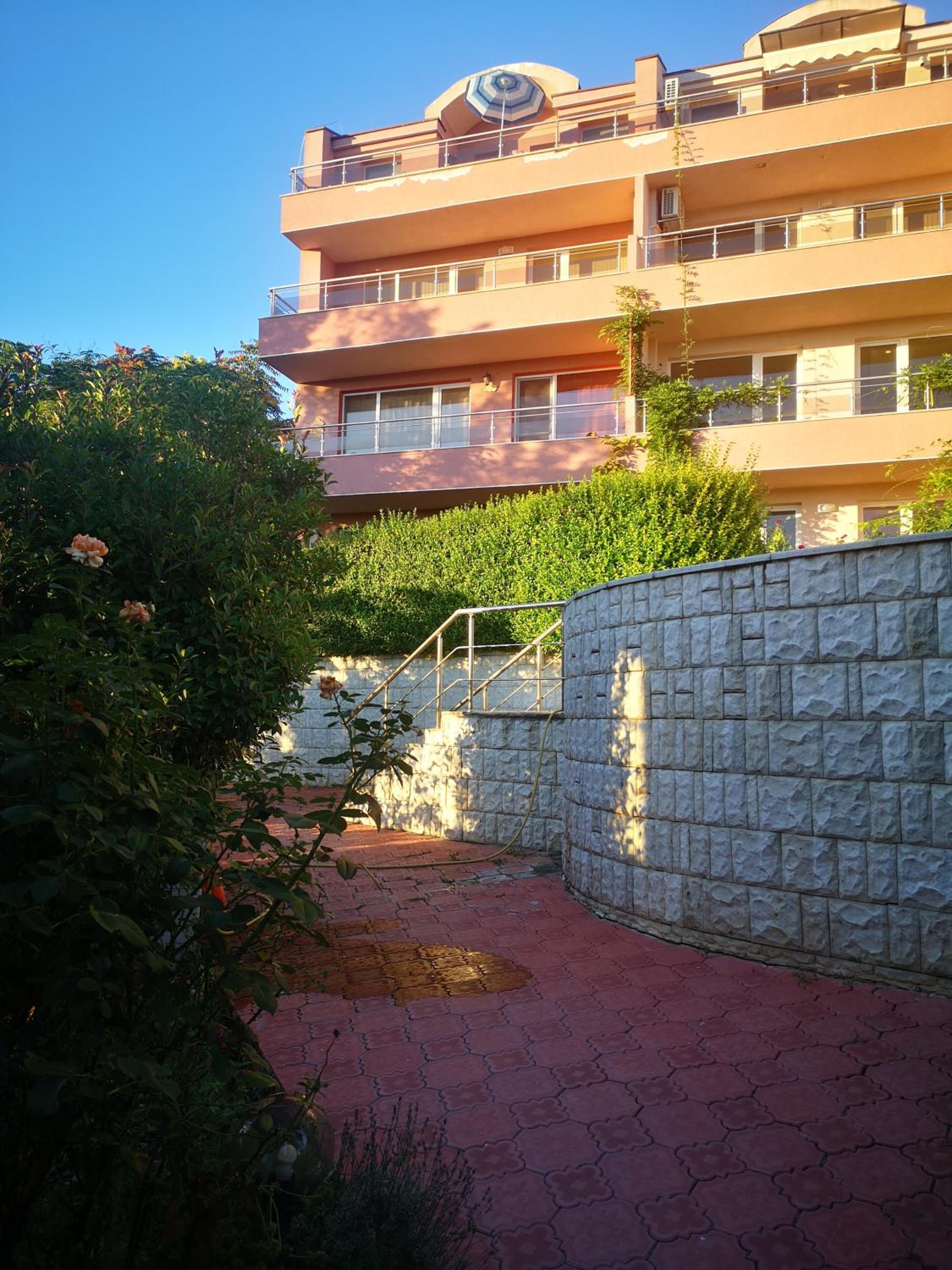 Seaview apartment complex Karia12