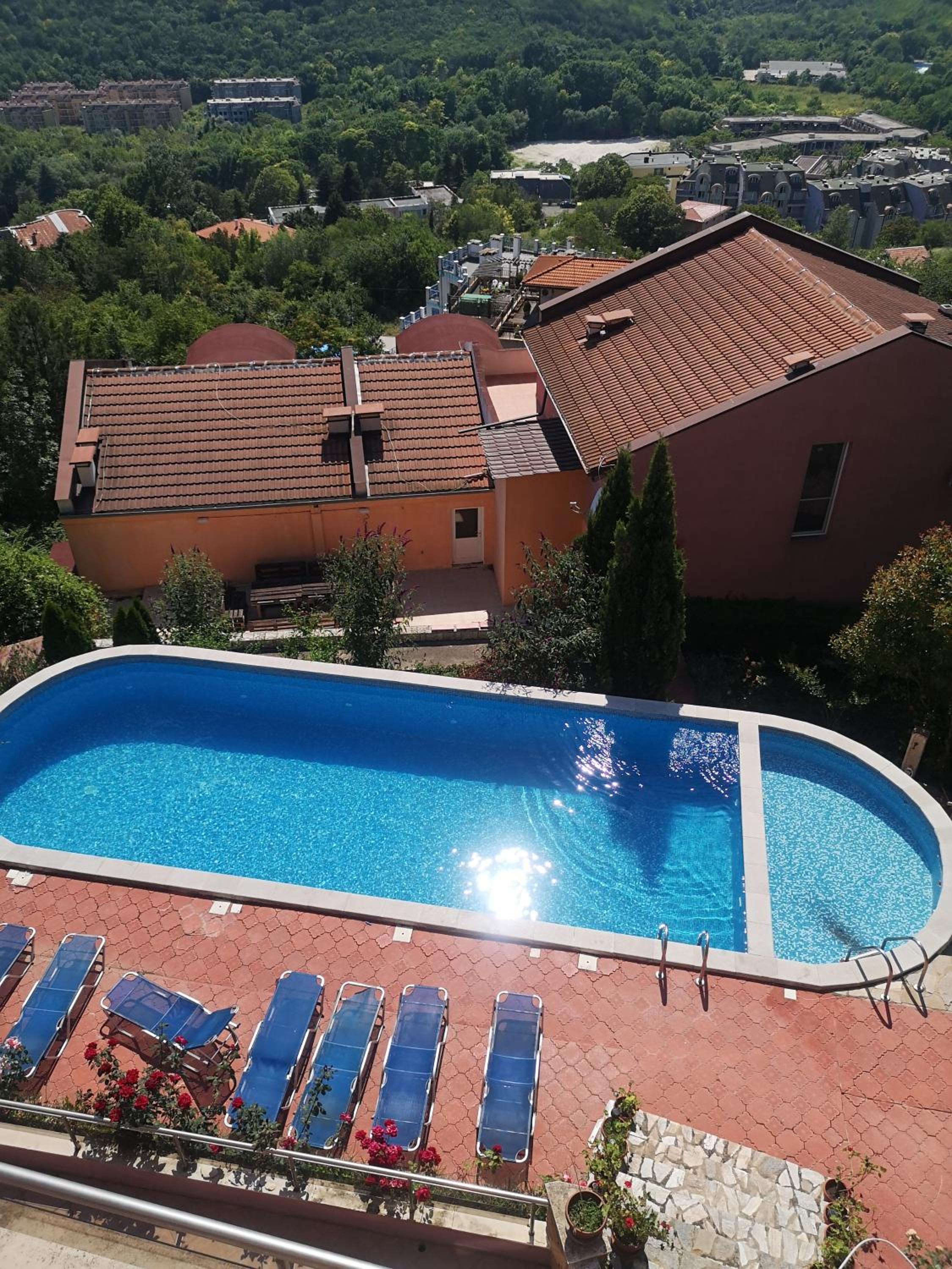 Seaview apartment complex Karia12