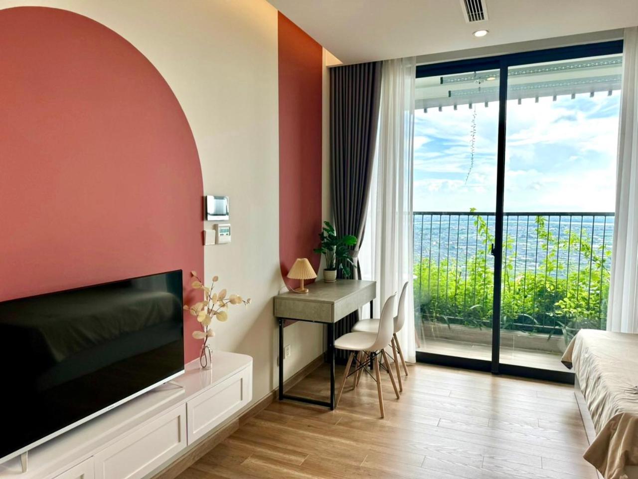 Apartment at Lanmark 2 tower Onsen- 3 minutes walking to Thien Nga park - Skylux homestay Ecopark Hung Yen view 4