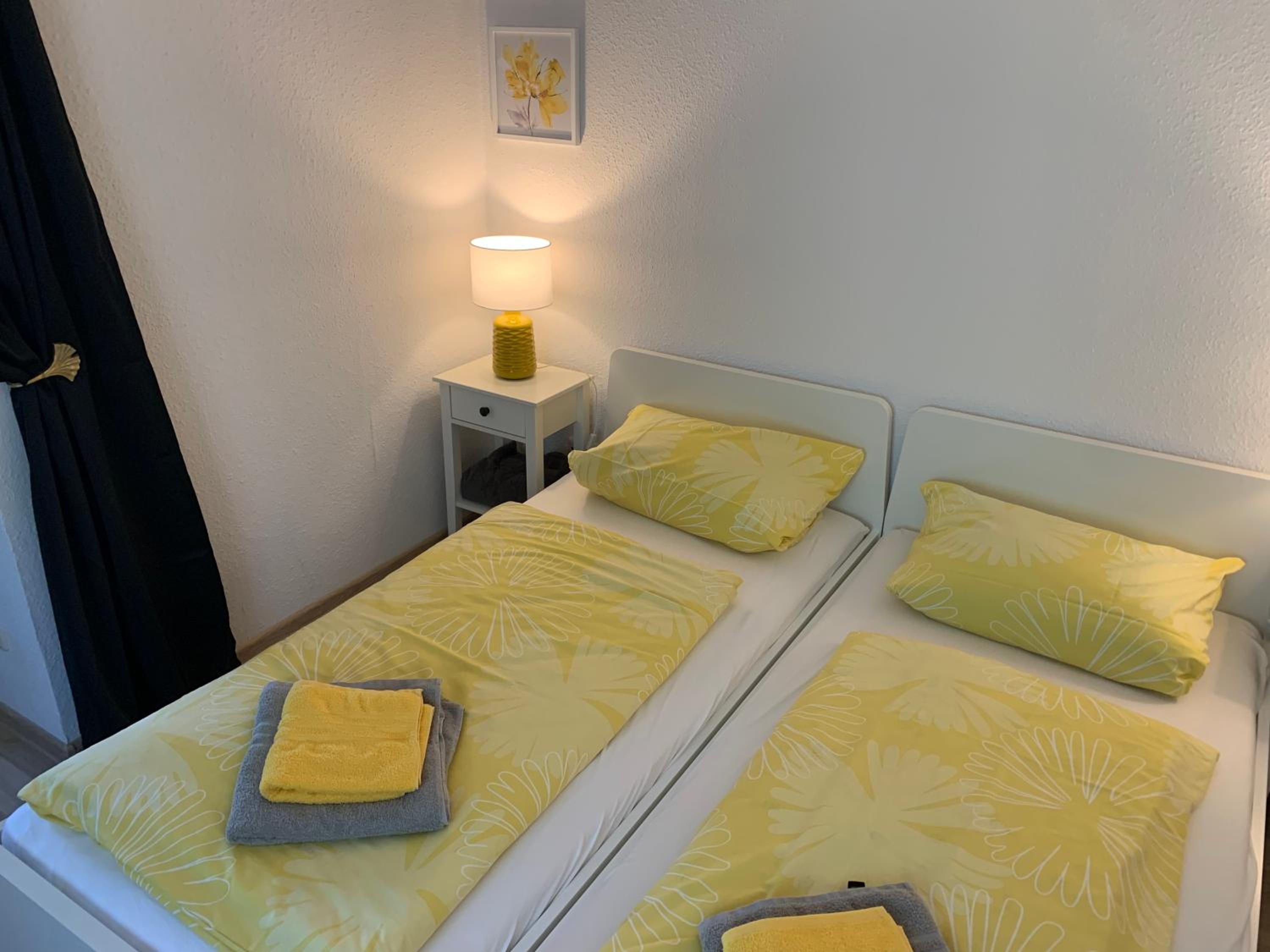 Moderne Ferienwohnung,Sauna im Haus, Parkplatz Hunde willkommen, nahe Schloss, Waldeisenbahn, Hermansbad, UNESCO Geopark, nahe polnischer Markt, Top Lage f