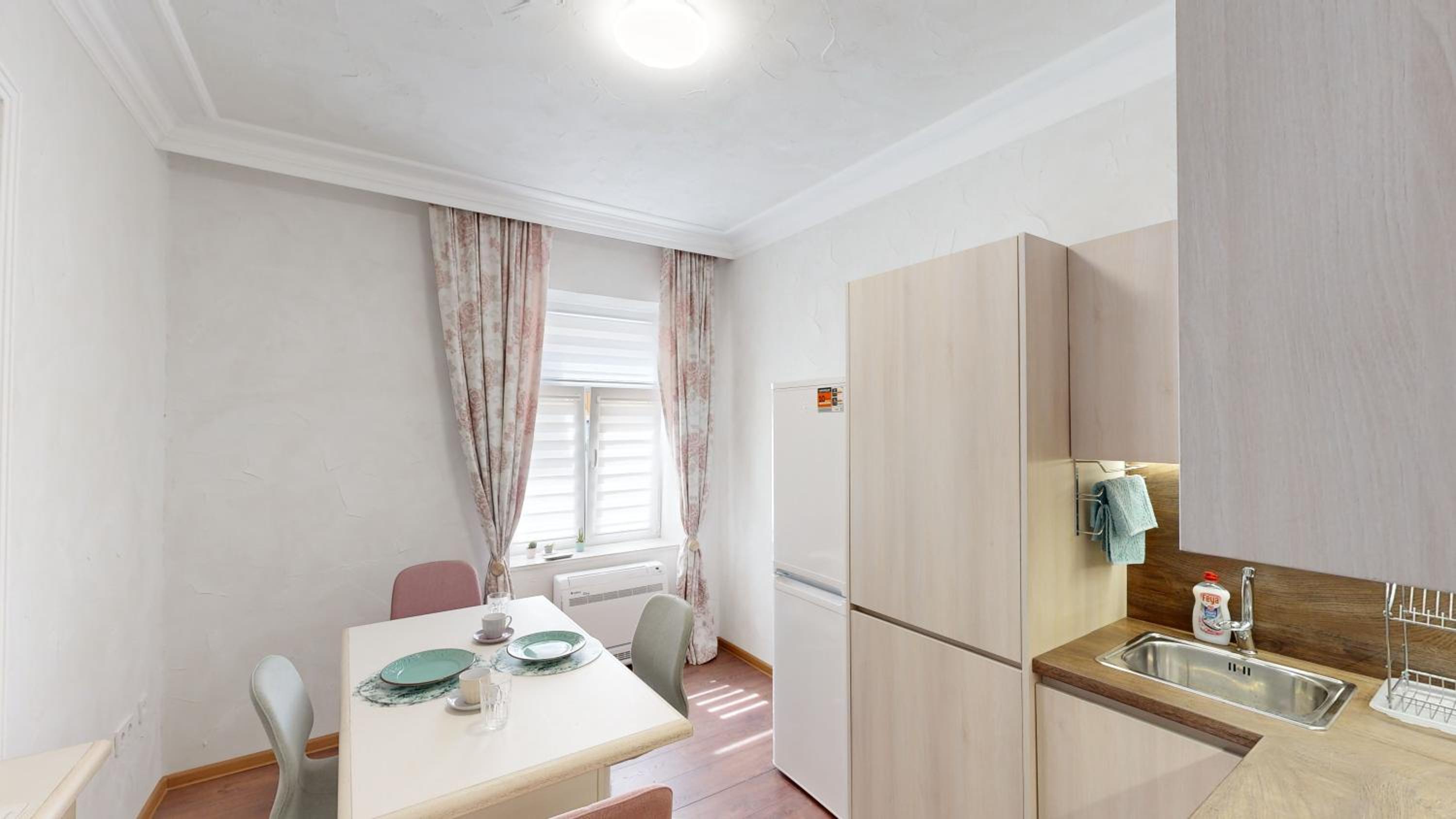 Central Modern 1BR Apartment & Parking