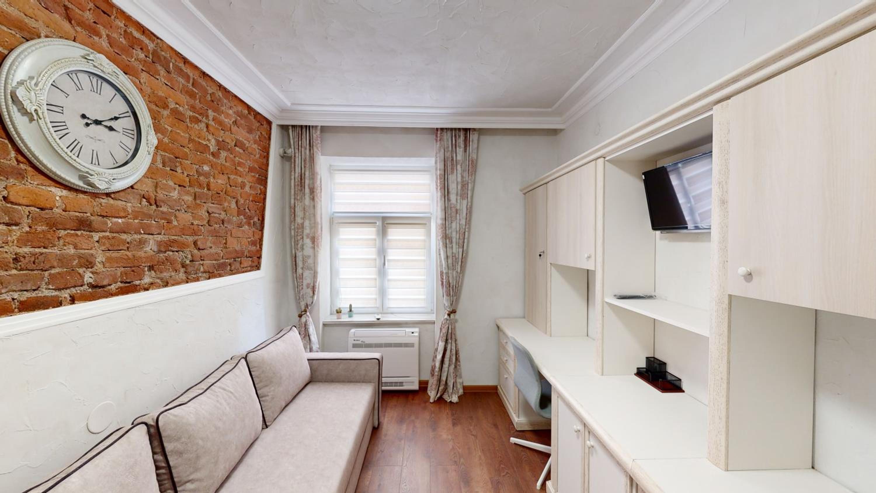 Central Modern 1BR Apartment & Parking