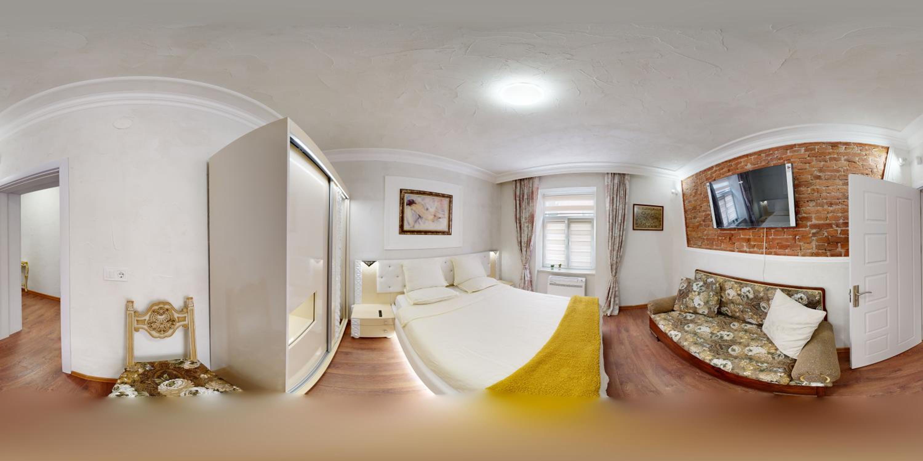 Central Modern 1BR Apartment & Parking